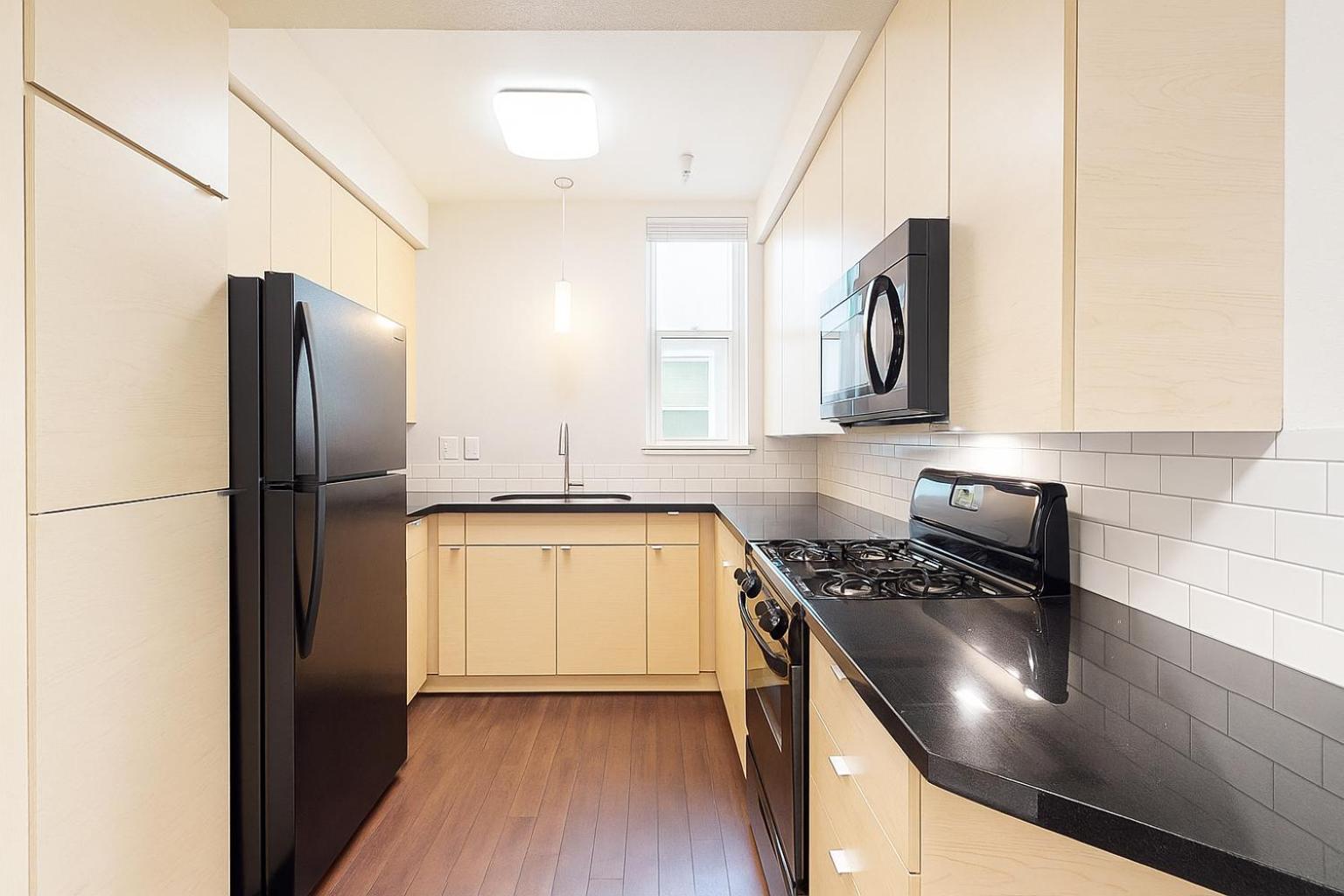Serene 1BR & 2BR MDR Escape Minutes to Venice Beach with Spa & Gym