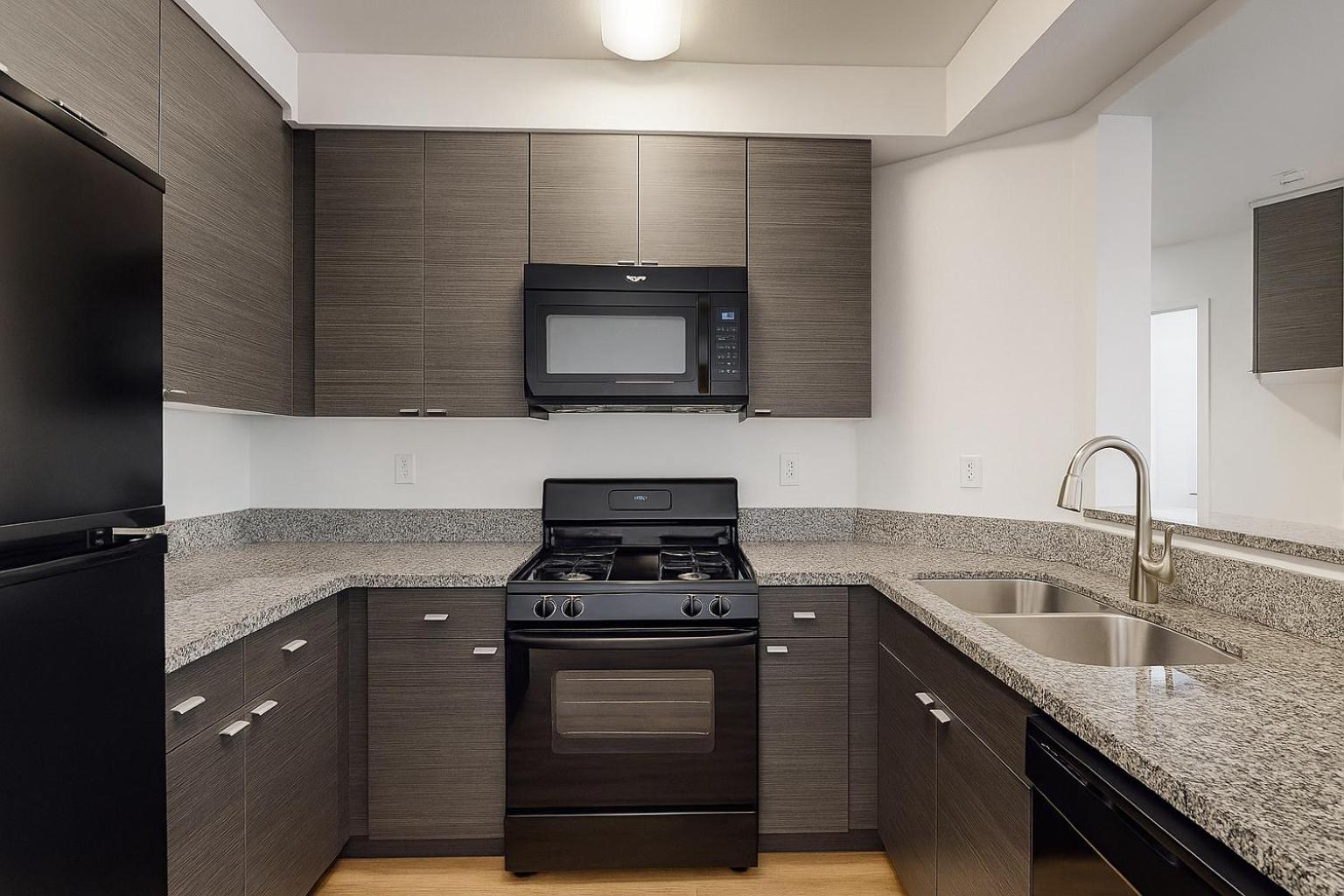 Serene 1BR & 2BR MDR Escape Minutes to Venice Beach with Spa & Gym