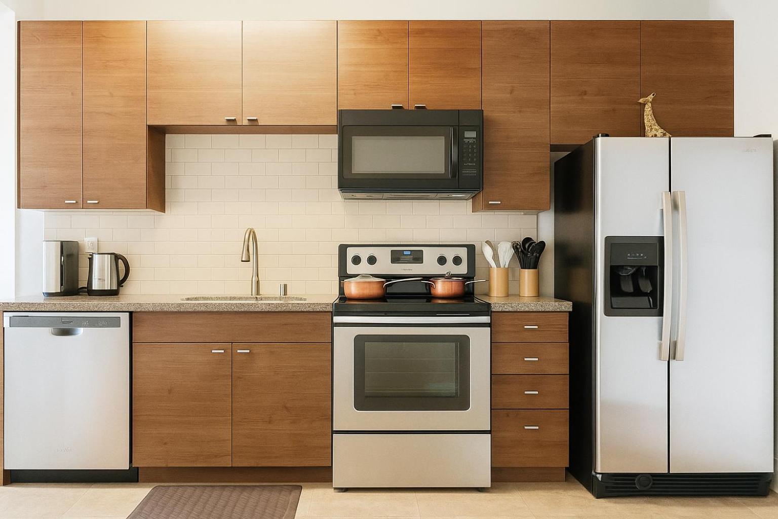 1BR Apartment in Marina del Rey - Near Venice Beach, Pool, Gym, Sauna, Hot Tub, EV Charging