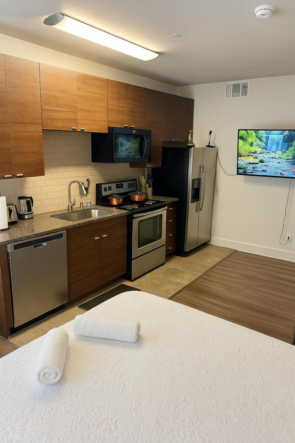 Relaxed Marina del Rey Stay - 1BR with Pool, Sauna & Gym Access