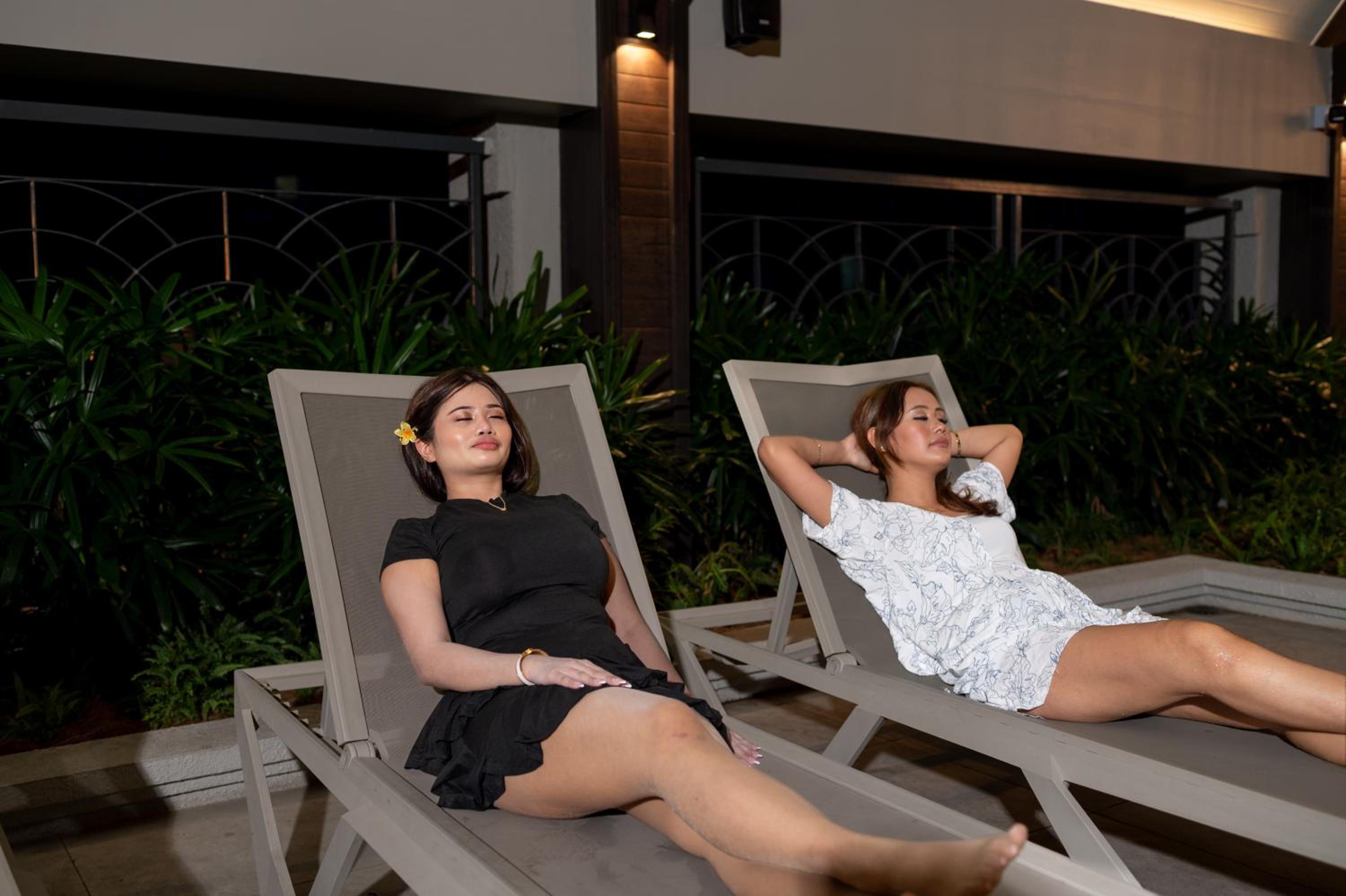 Paxtonz Suites,1Utama,IKEA Damansara,SEGi,Desa Park