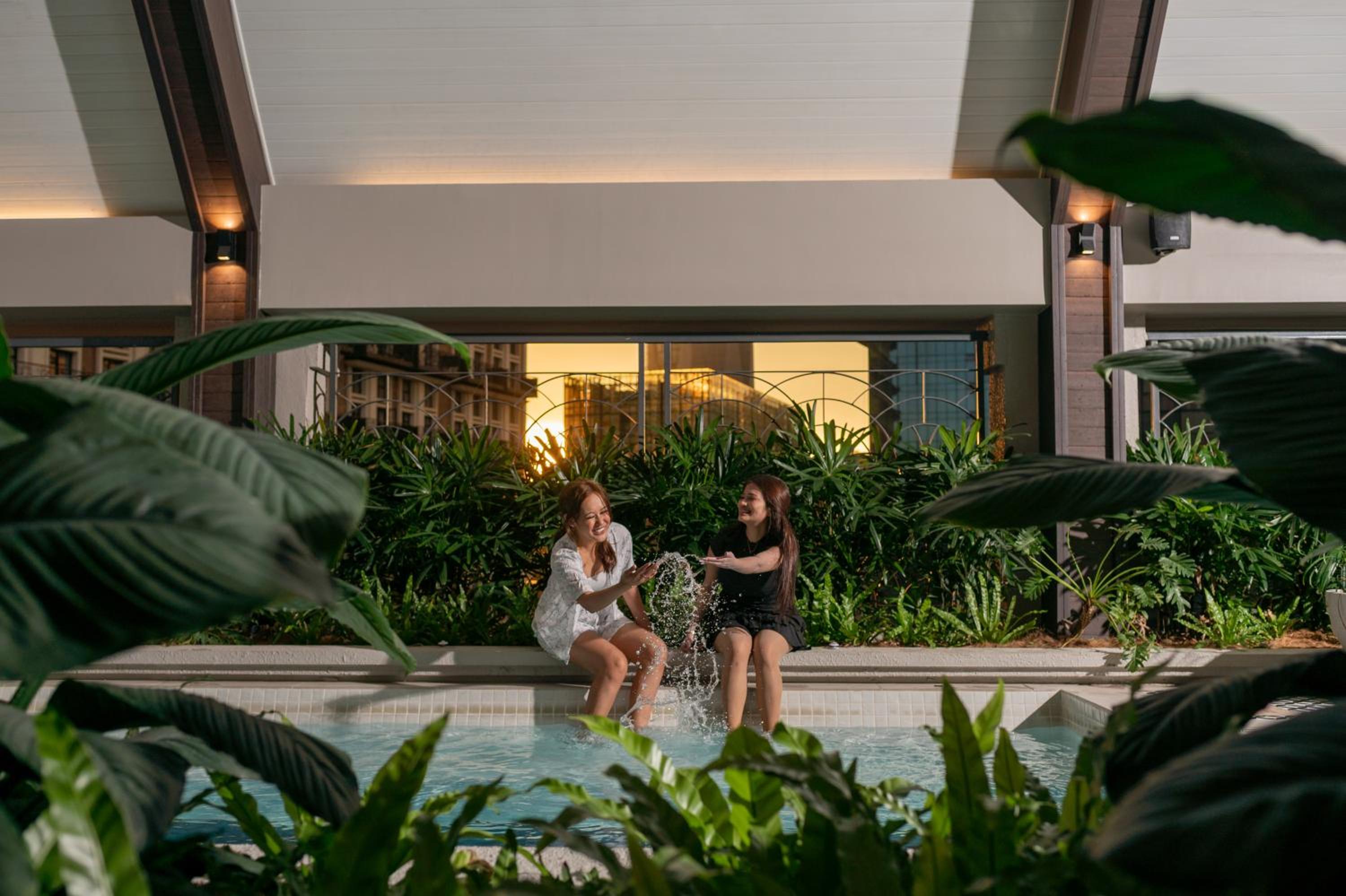 Paxtonz Suites,1Utama,IKEA Damansara,SEGi,Desa Park