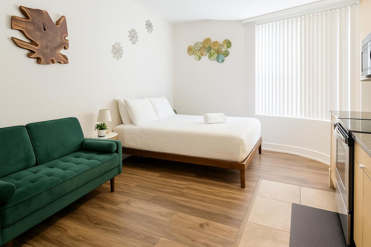Marina Del Rey Apartment with Resort Amenities - Short Distance To Venice Beach