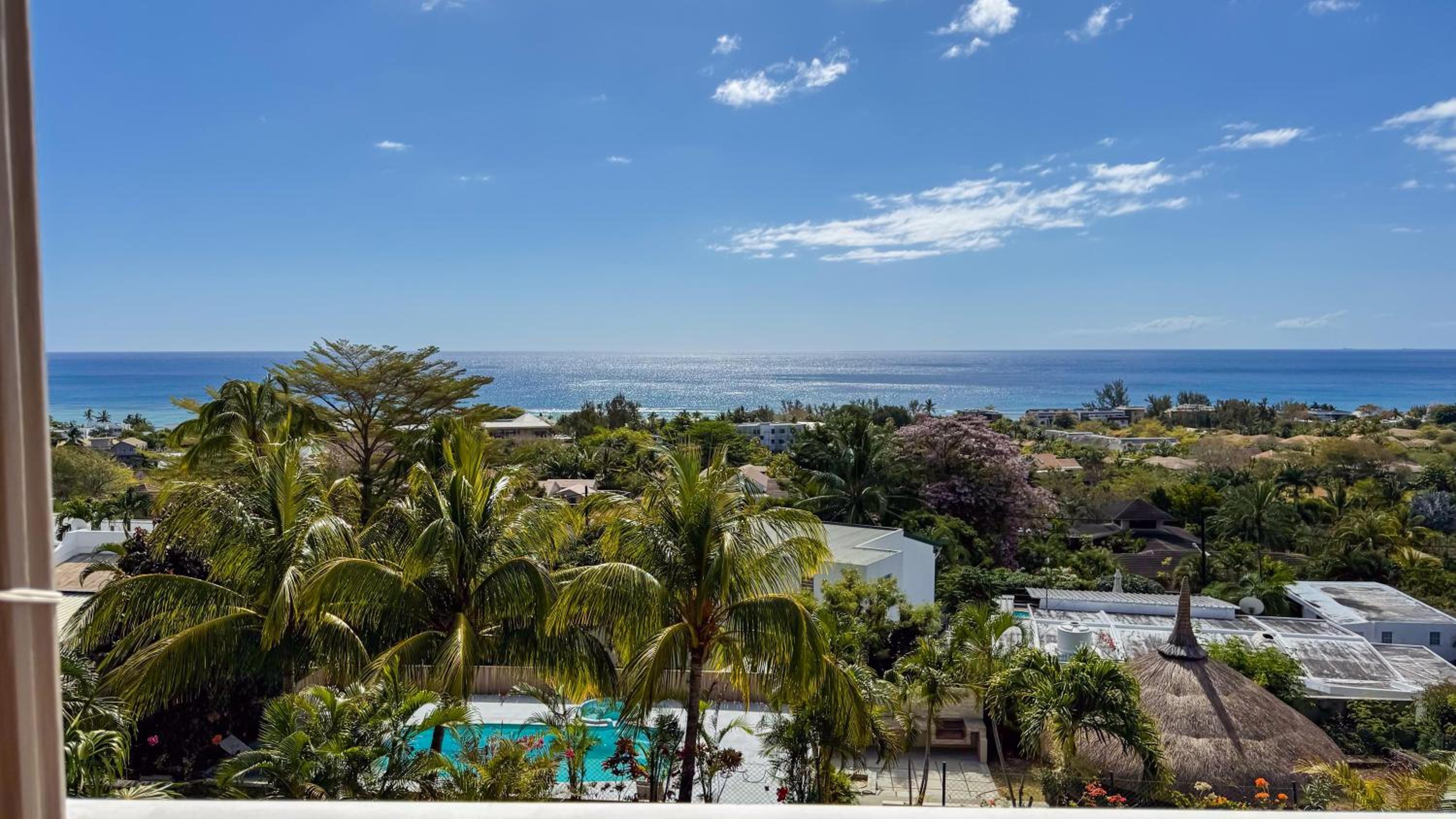 LAKAZ DEL VISTA - Luxurious new apartments with panoramic sea views, pool & garden retreat