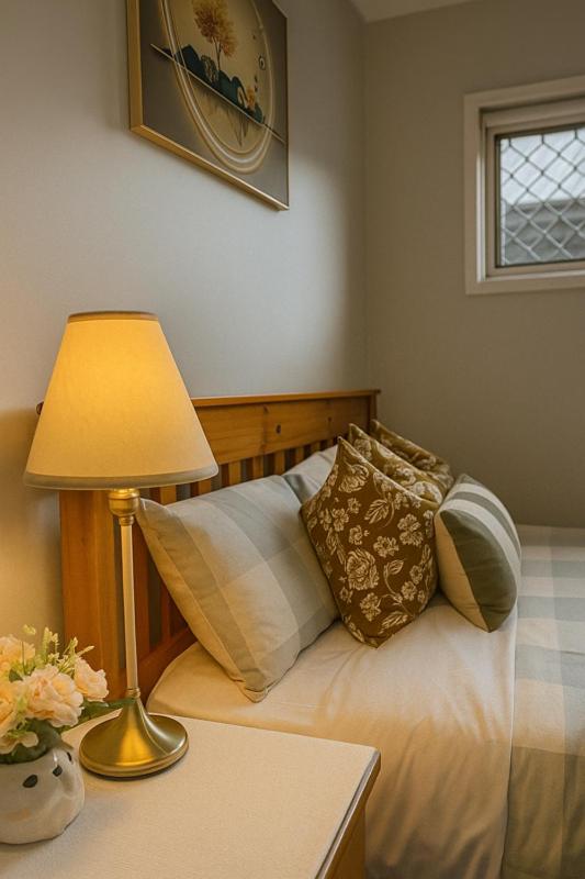 Brand New 5 Bedroom Park Ridge Family Home, Fast WIFI, Secure Parking