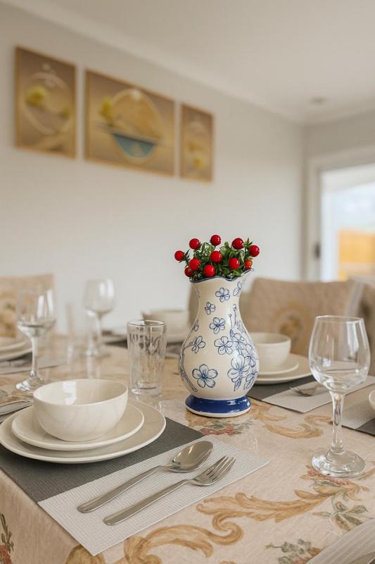 Brand New 5 Bedroom Park Ridge Family Home, Fast WIFI, Secure Parking