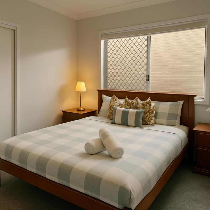 Brand New 5 Bedroom Park Ridge Family Home, Fast WIFI, Secure Parking