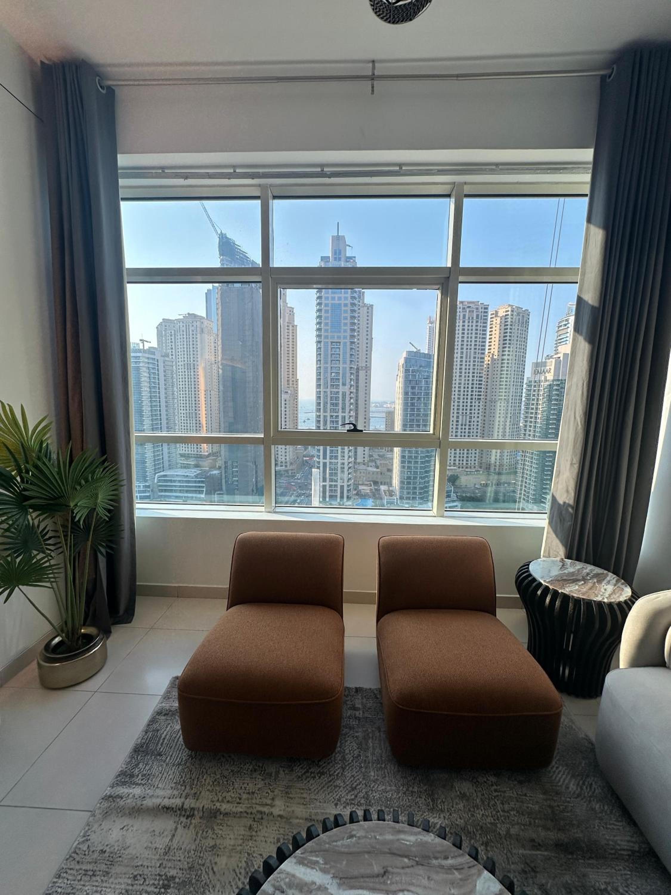 Stunning 2bd marina views prime location high floor