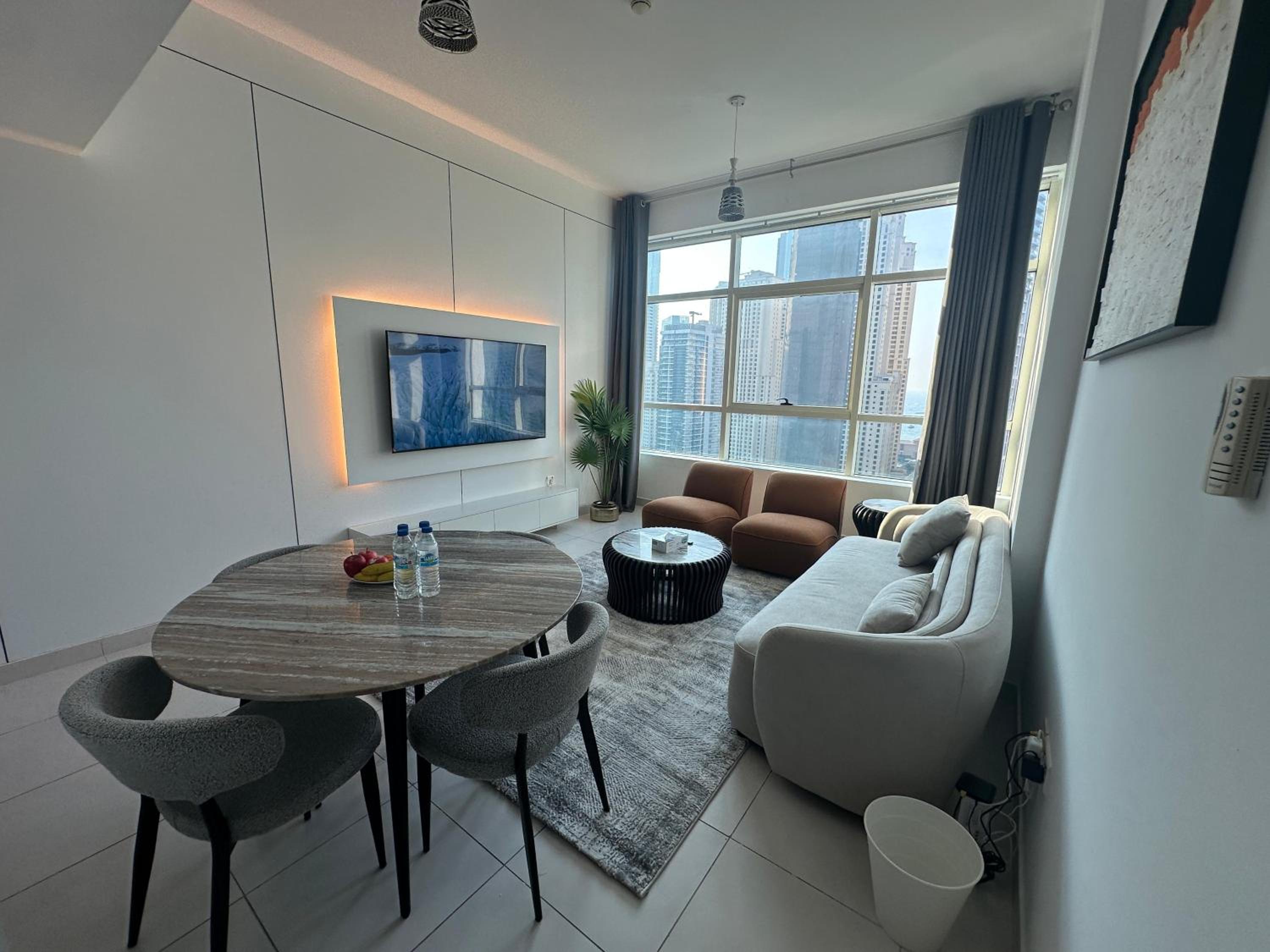 Stunning 2bd marina views prime location high floor