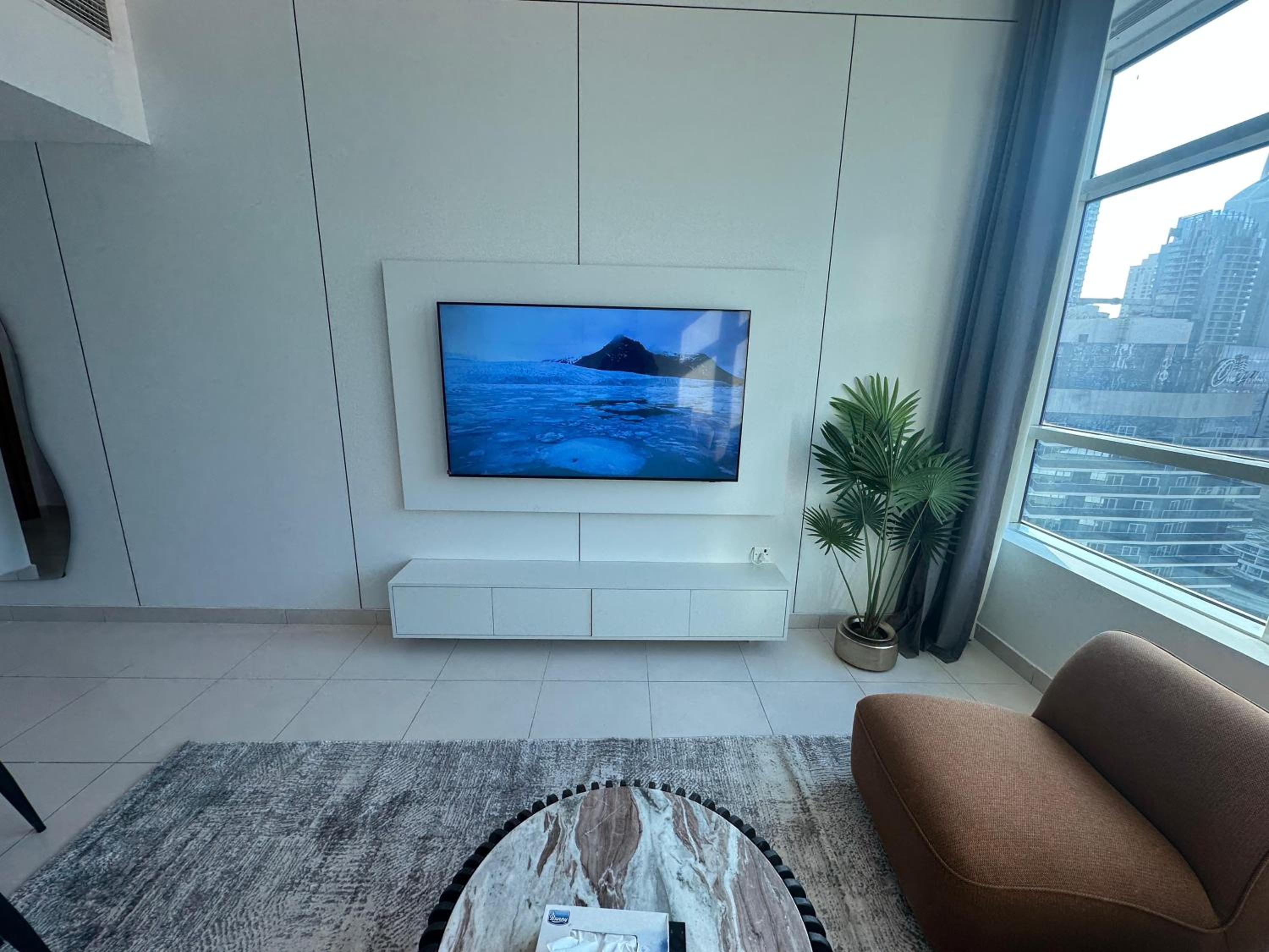 Stunning 2bd marina views prime location high floor