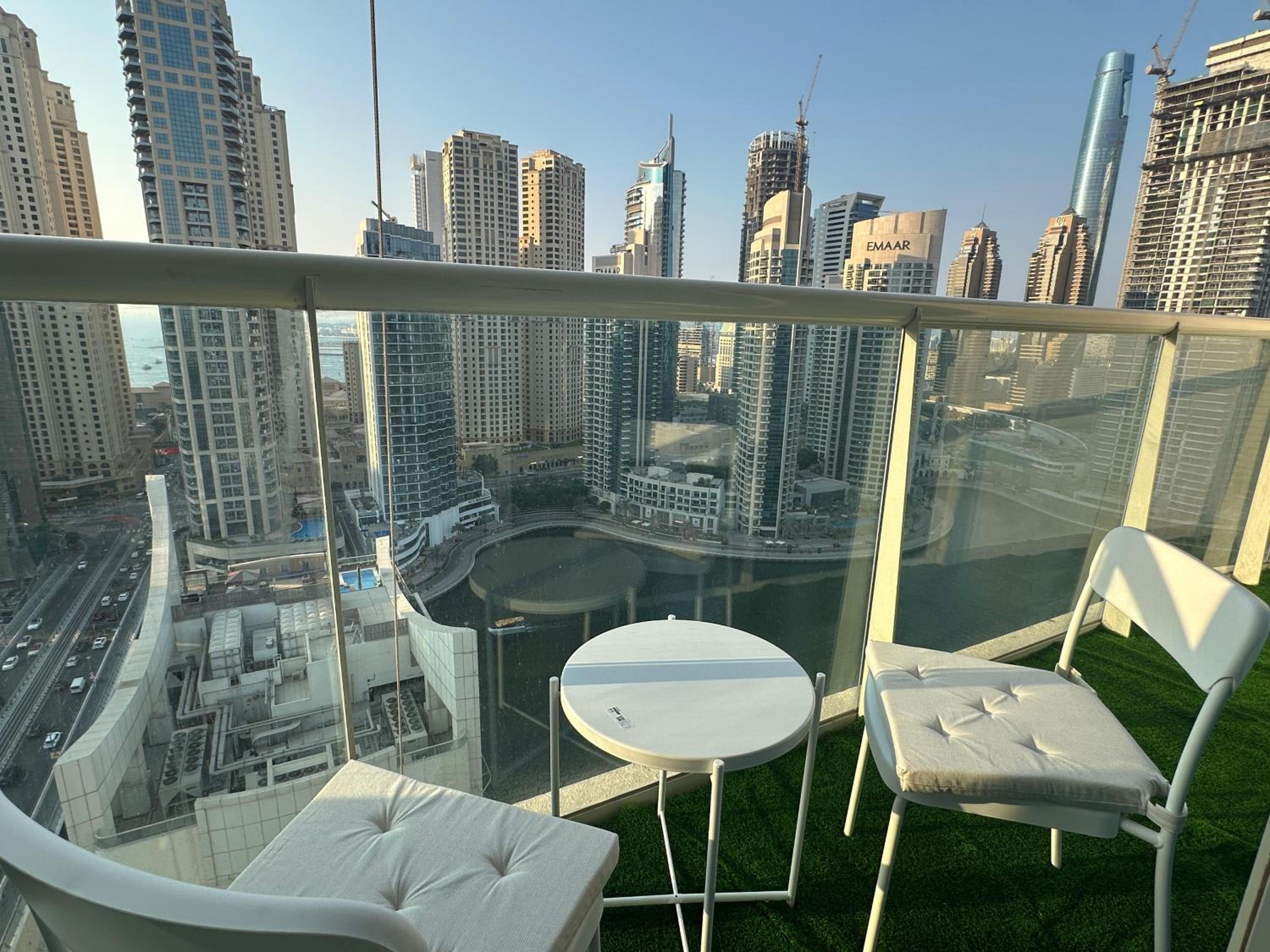 Stunning 2bd marina views prime location high floor