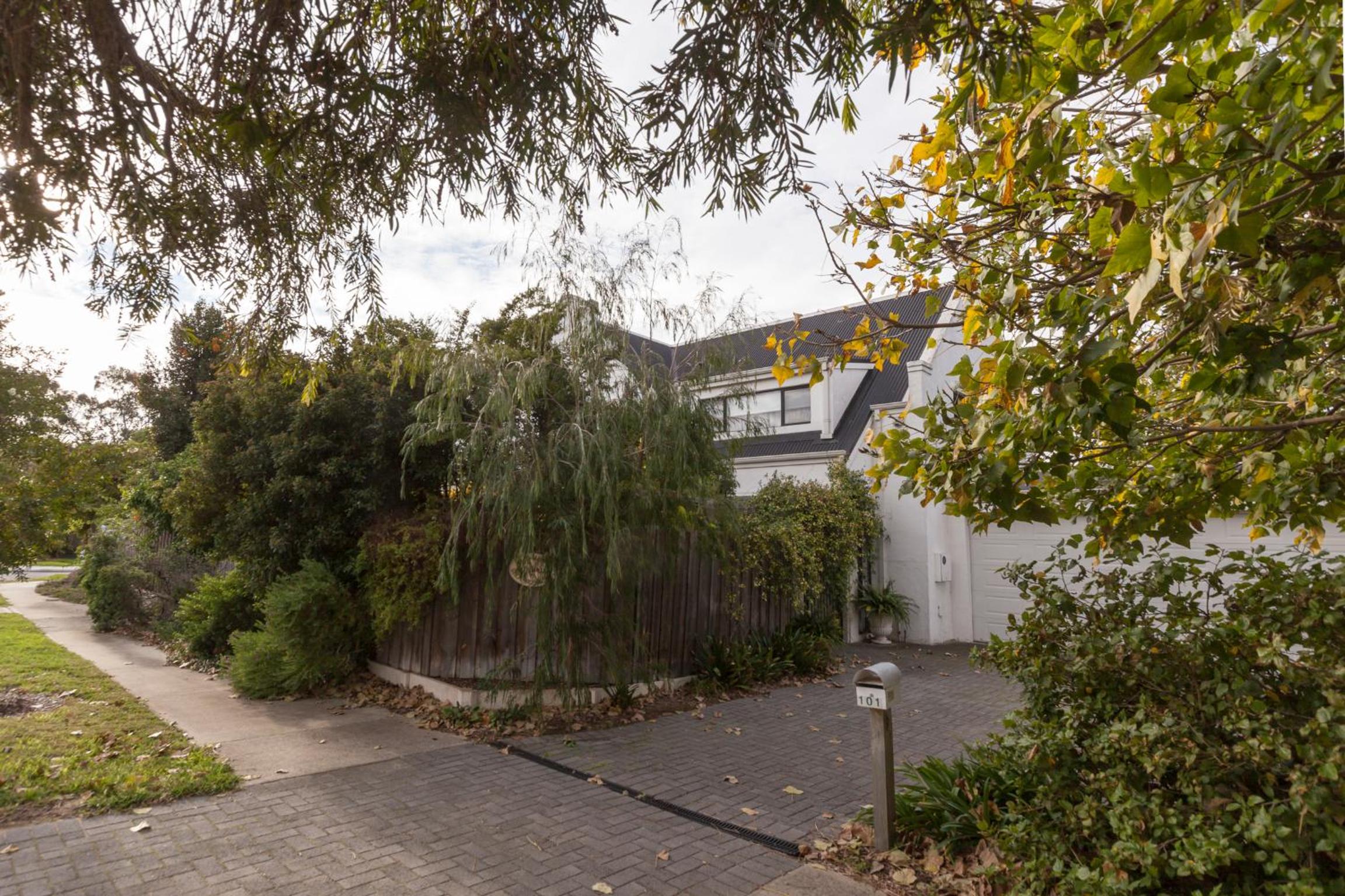 Aarn House B&B Airport Accommodation