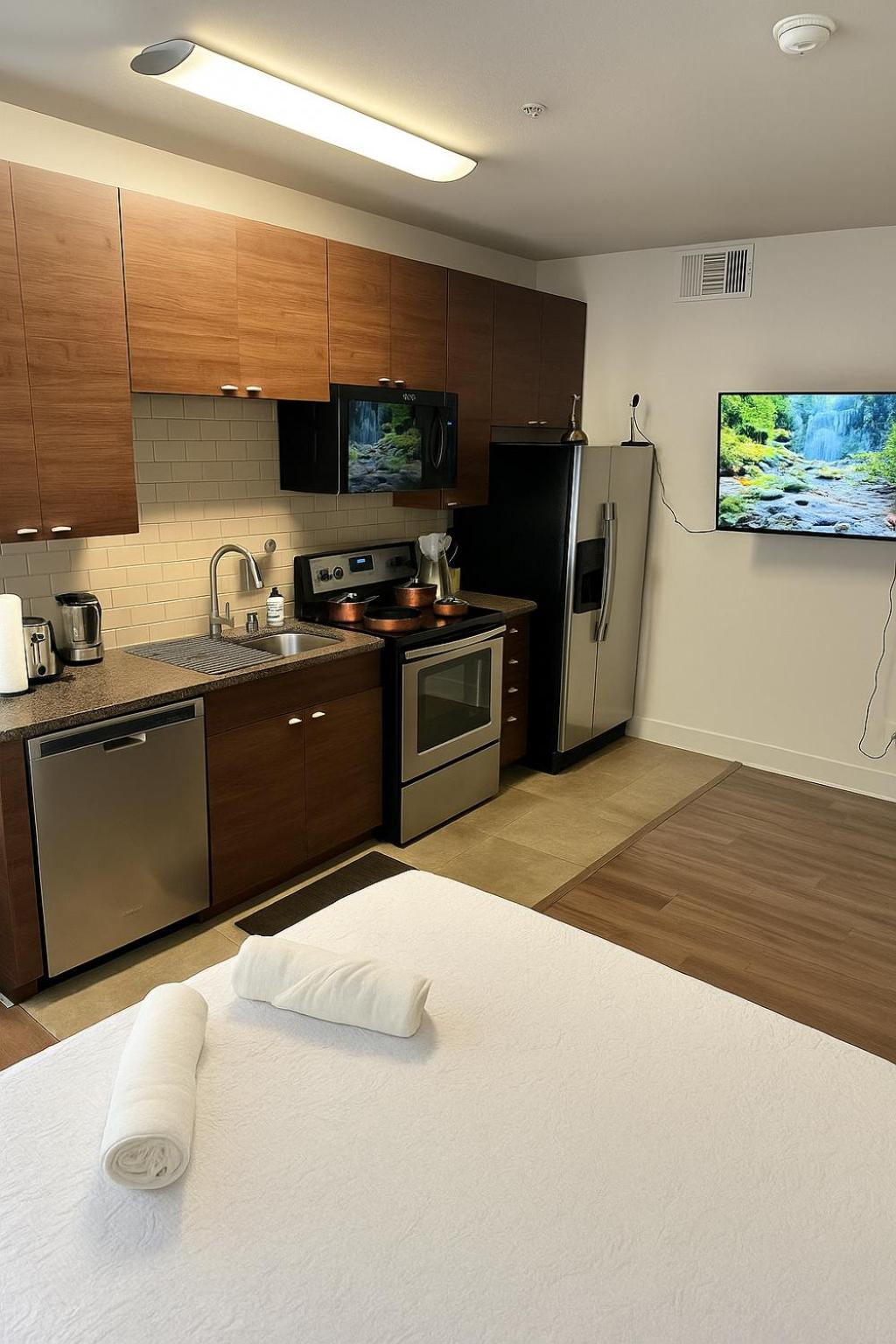 Marina Del Rey 2BR & 1BR Getaway - Gym - Pool - Sauna - Near Marina - Venice Beach