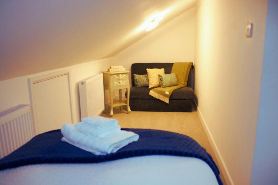 Lush 2- Bed Apartment London