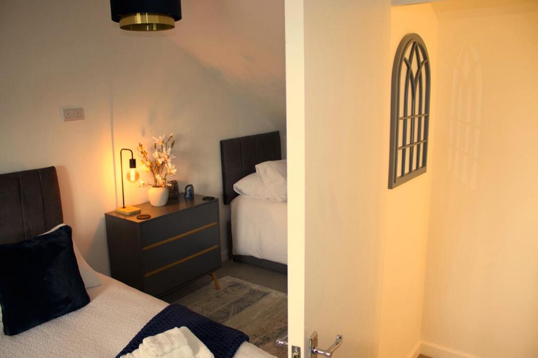 Lush 2- Bed Apartment London