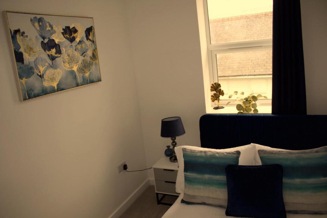 Lush 2- Bed Apartment London