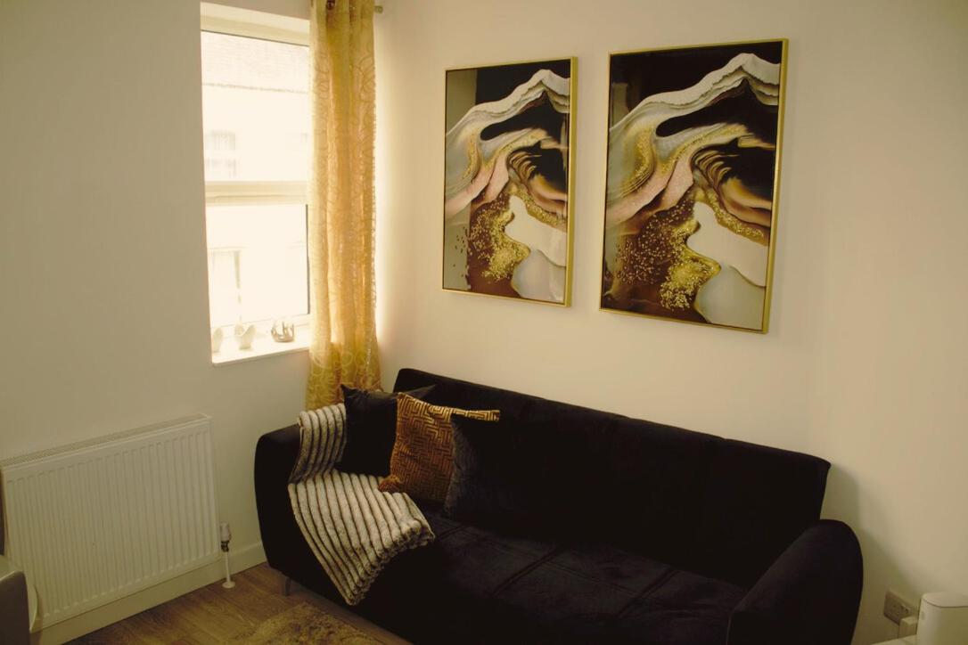 Lush 2- Bed Apartment London