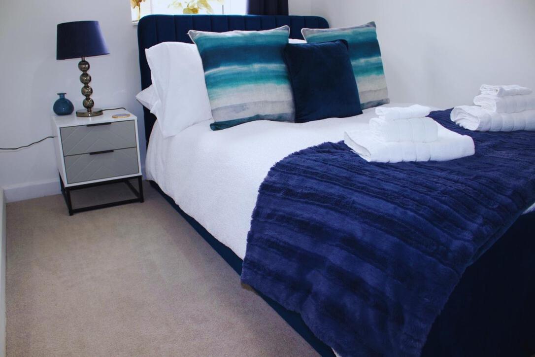 Lush 2- Bed Apartment London