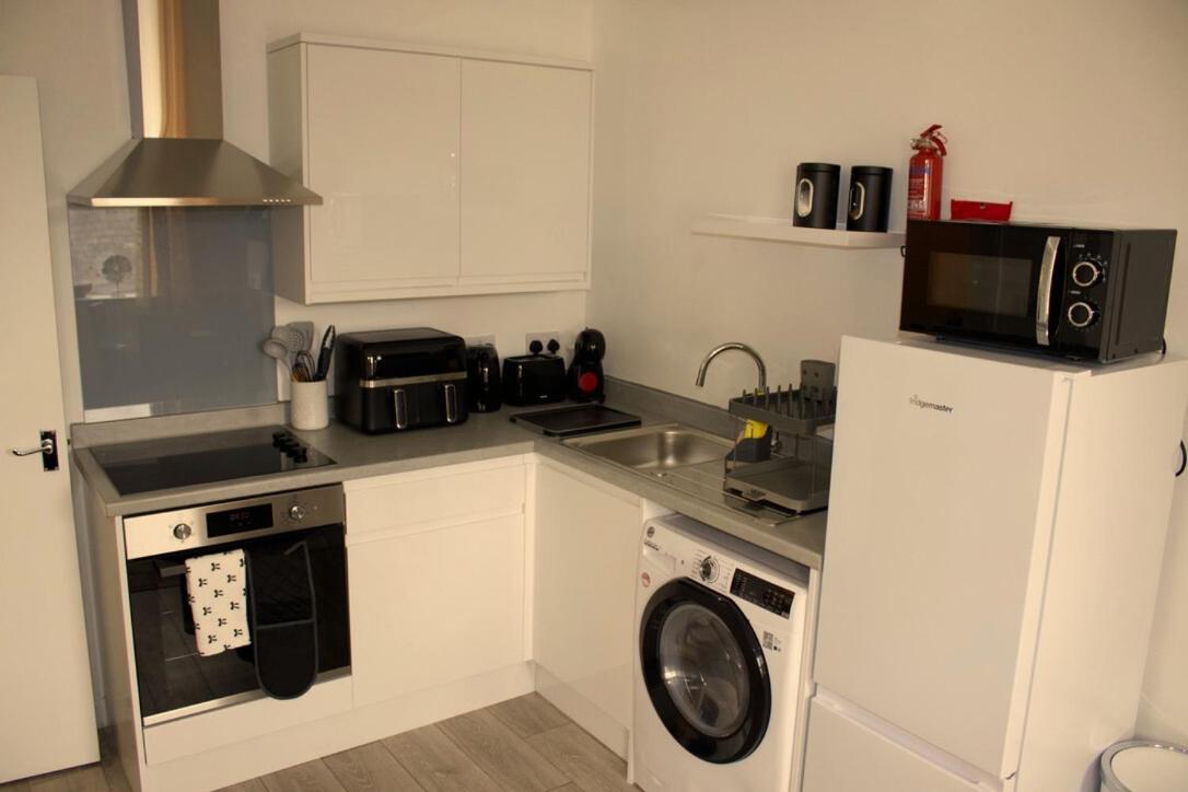 Lush 2- Bed Apartment London
