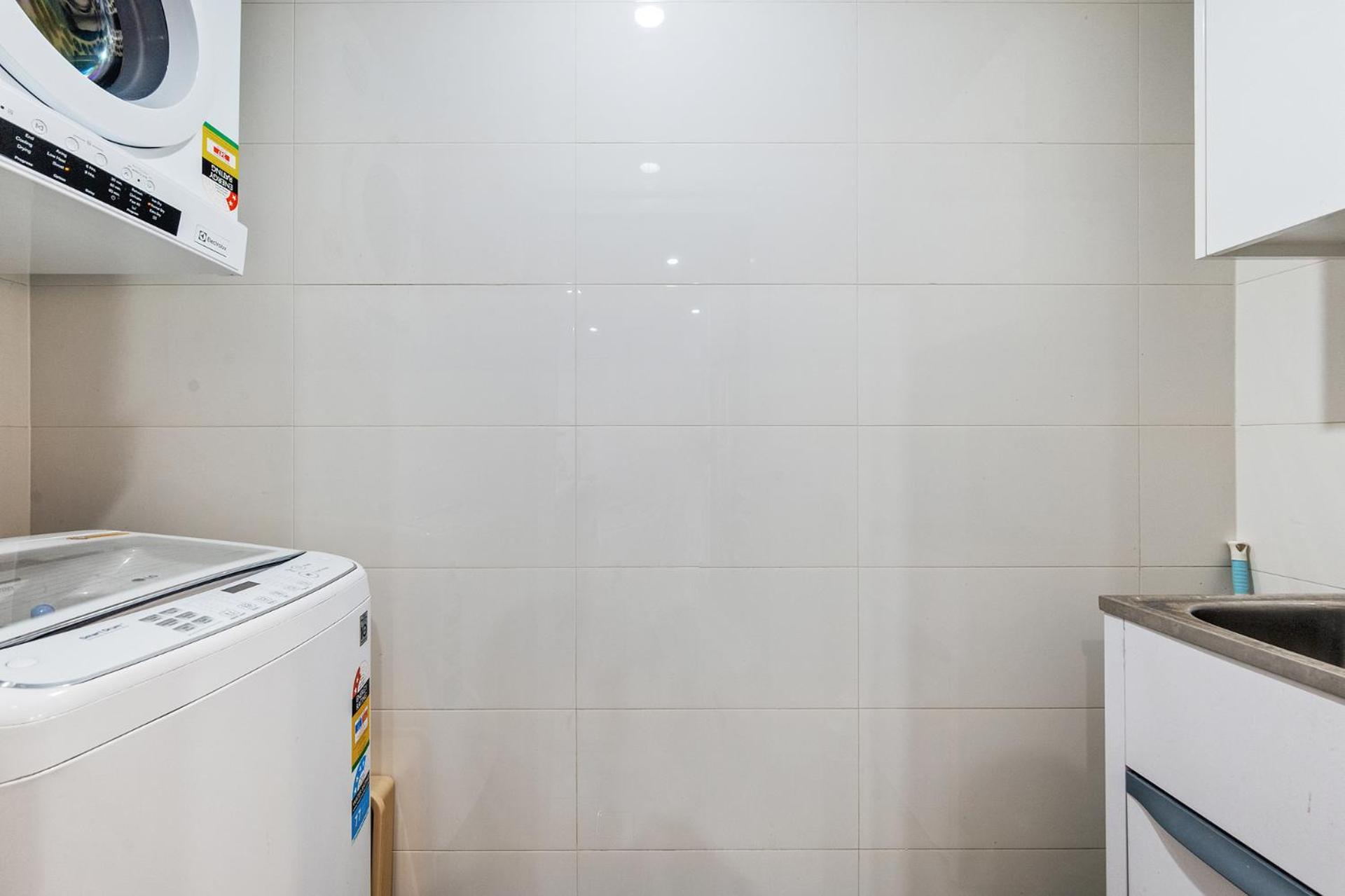 Olympic Park Oasis 2BR Pool Sauna Parking