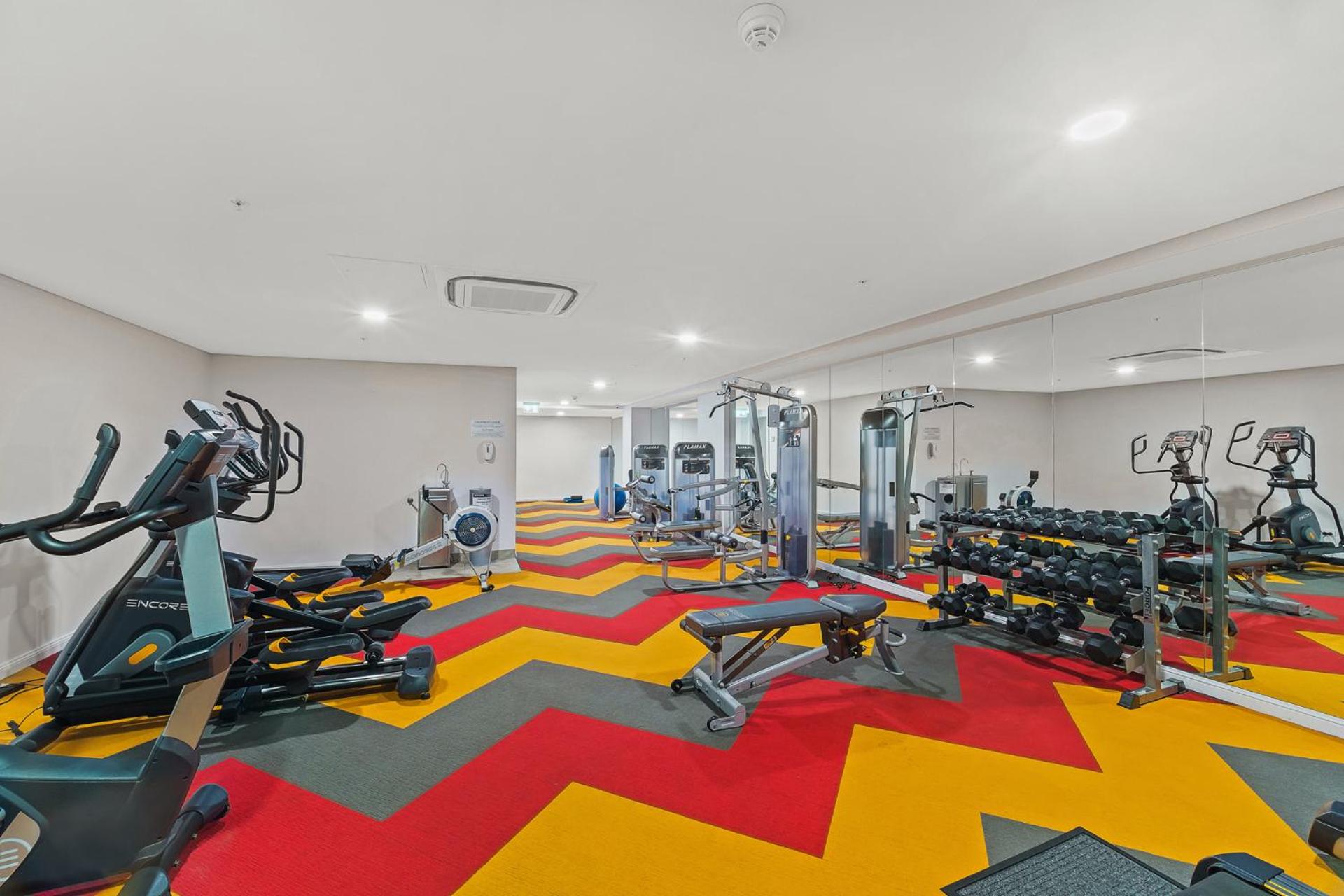 Olympic Park Oasis 2BR Pool Sauna Parking