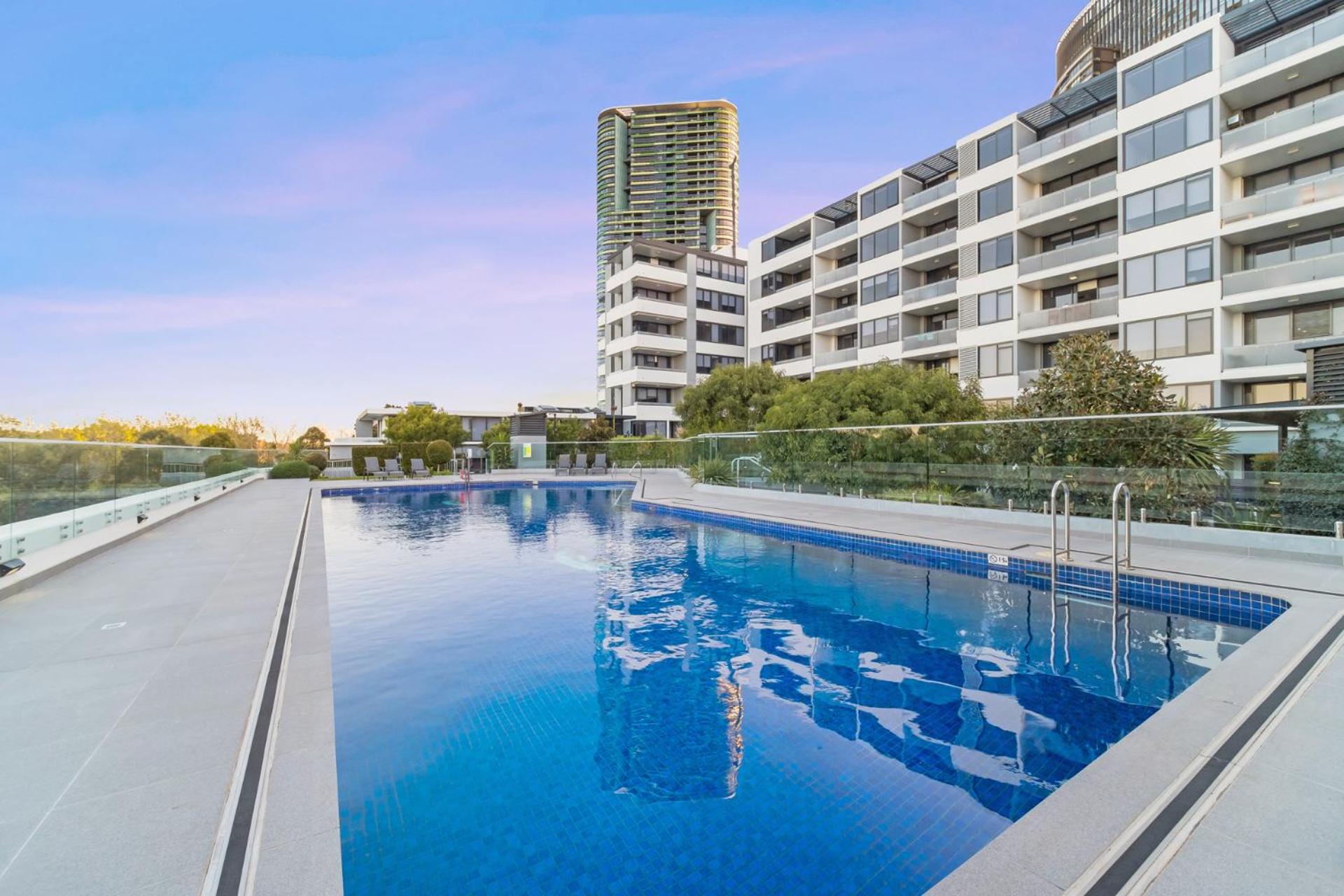 Olympic Park Oasis 2BR Pool Sauna Parking
