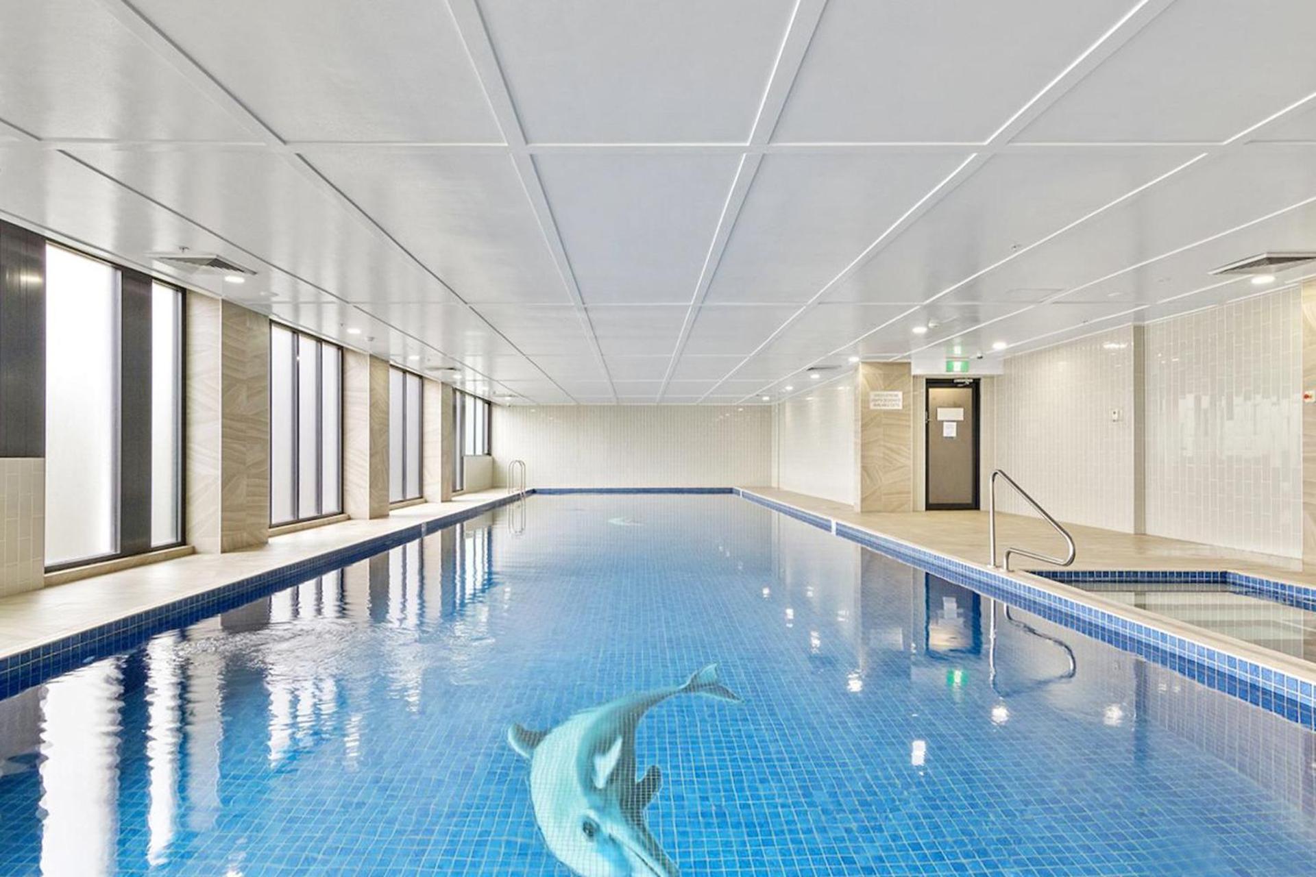 Olympic Park Oasis 2BR Pool Sauna Parking