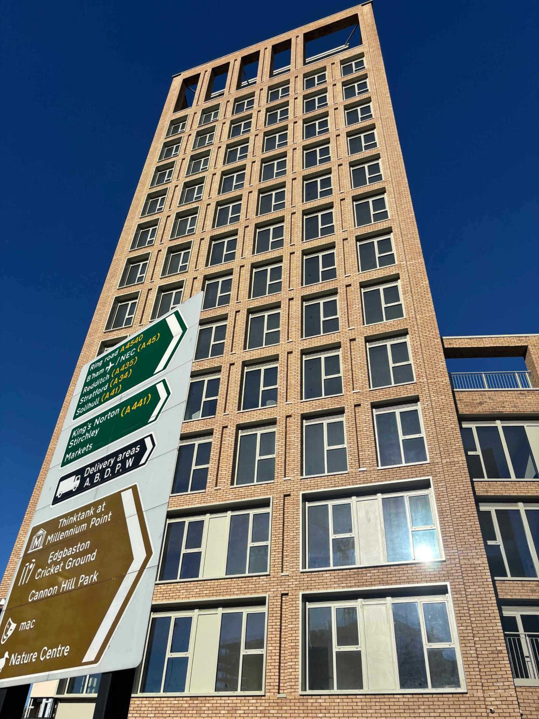 Contemporary 2-Bed Apartment near City Centre