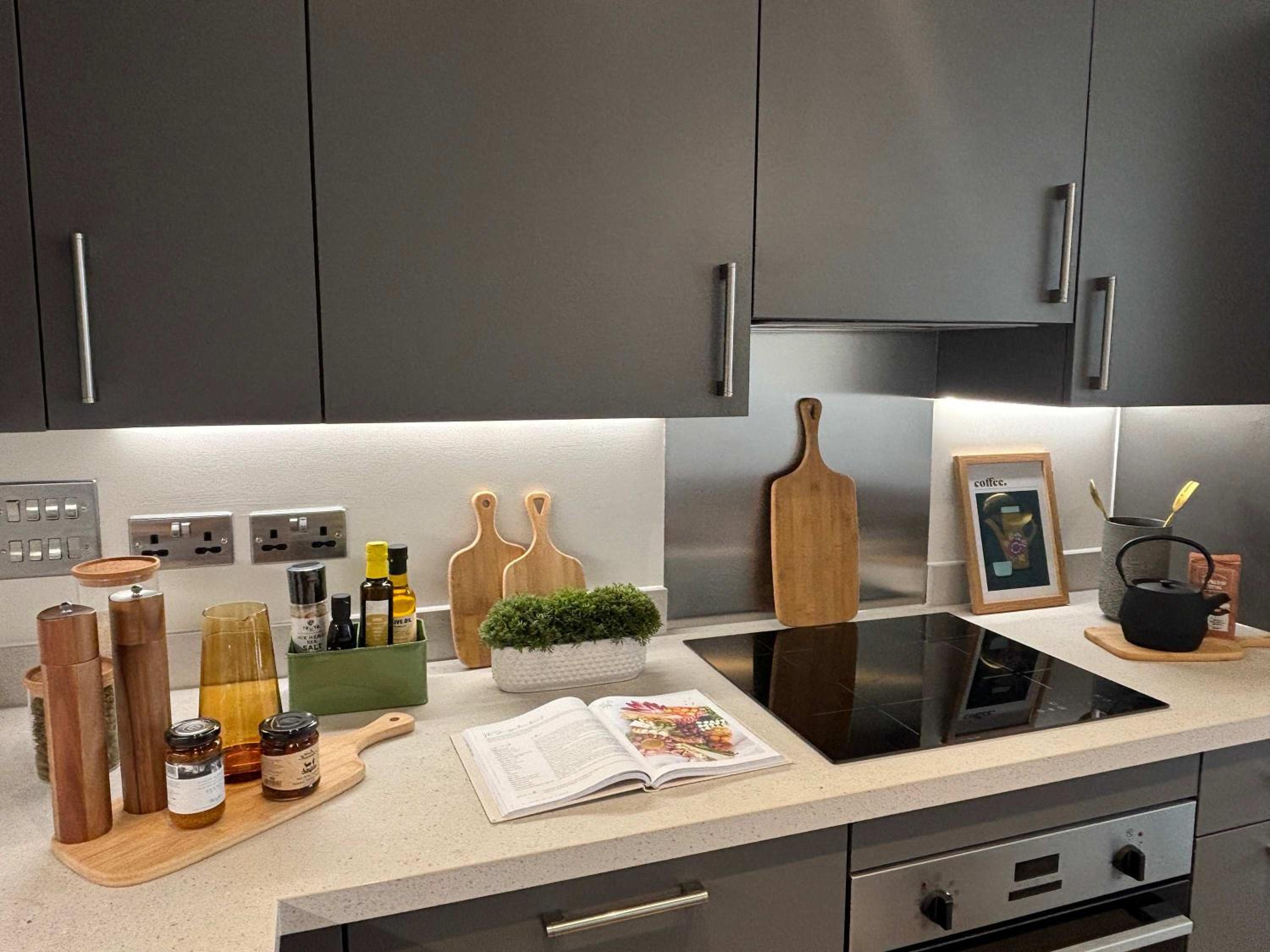 Contemporary 2-Bed Apartment near City Centre