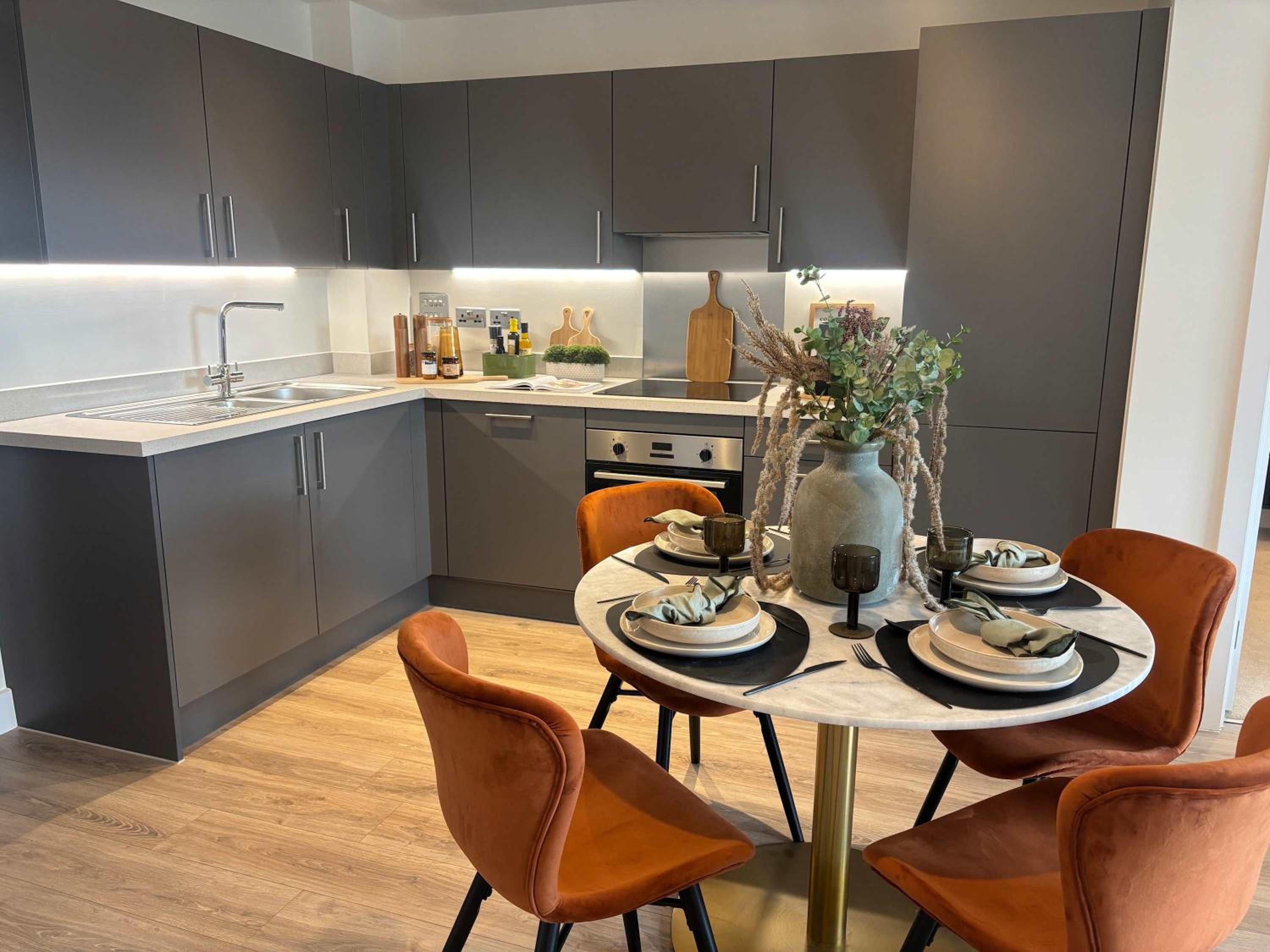 Contemporary 2-Bed Apartment near City Centre