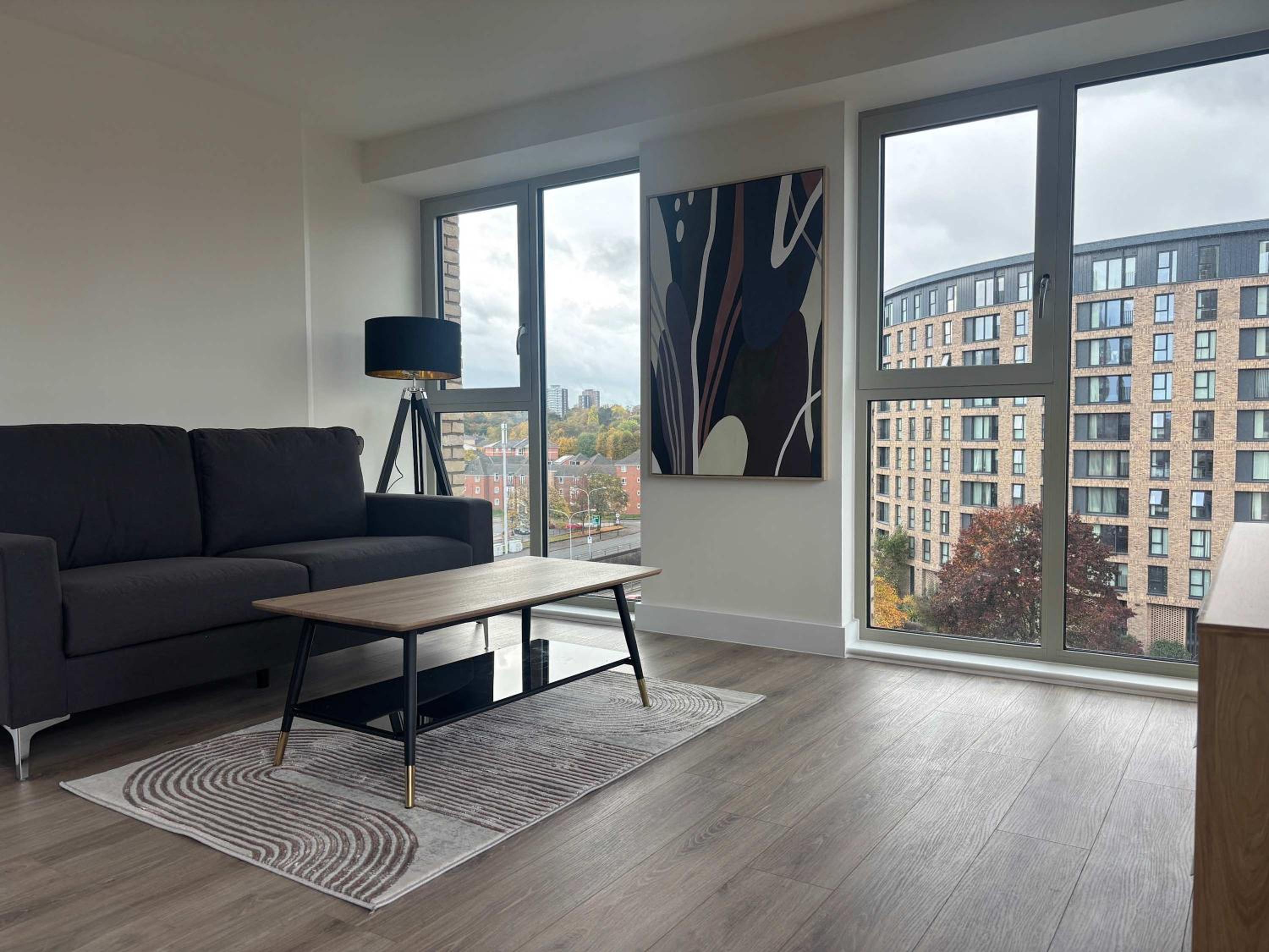 Contemporary 2-Bed Apartment near City Centre