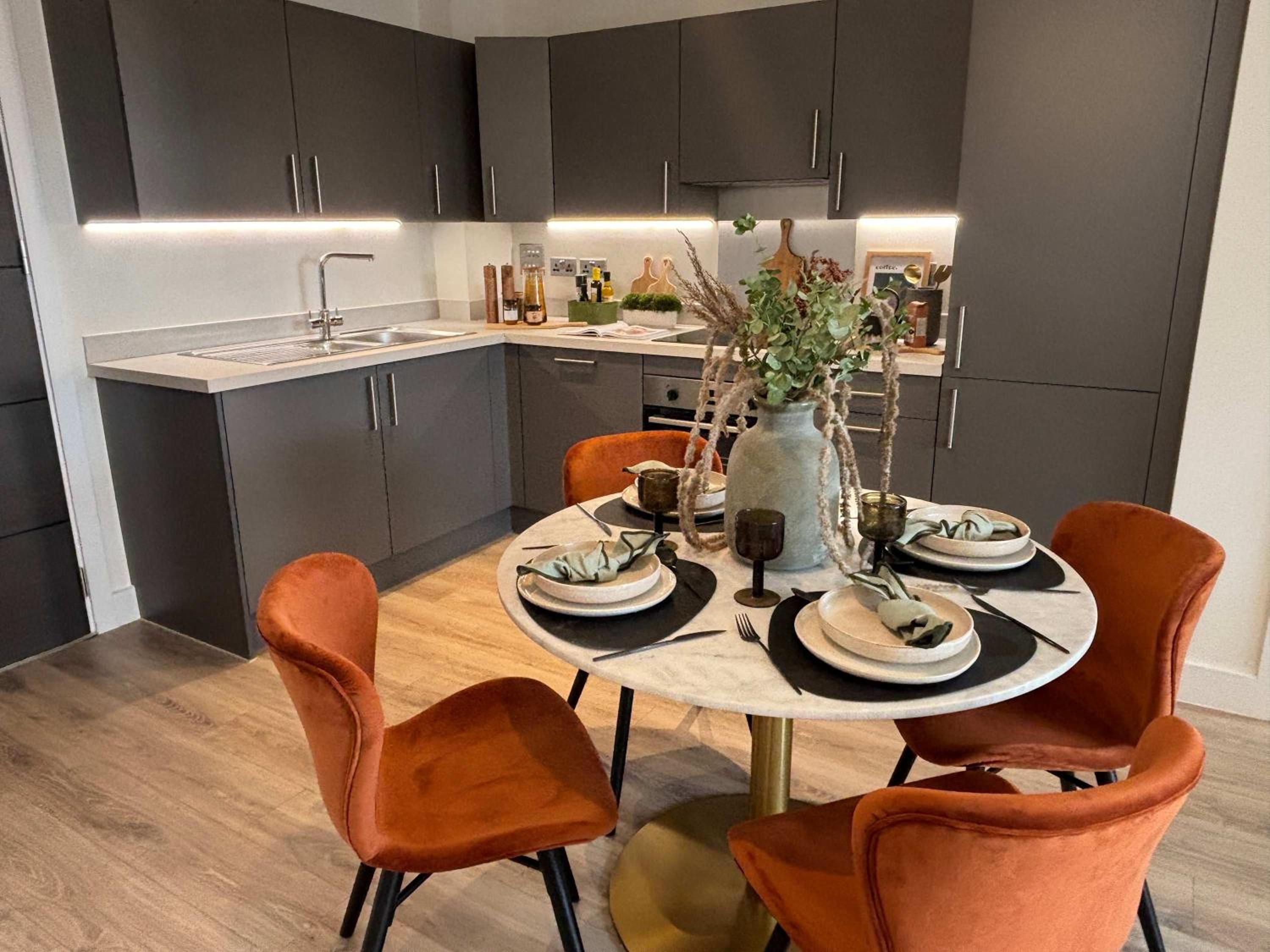 Contemporary 2-Bed Apartment near City Centre