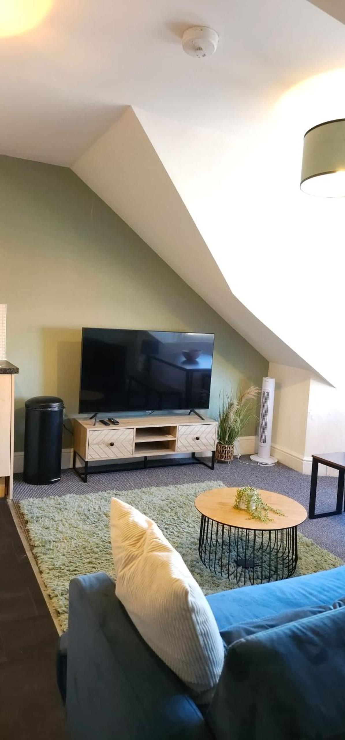 Joyful Management -Top Floor Apartment with home Feel Deco in M16