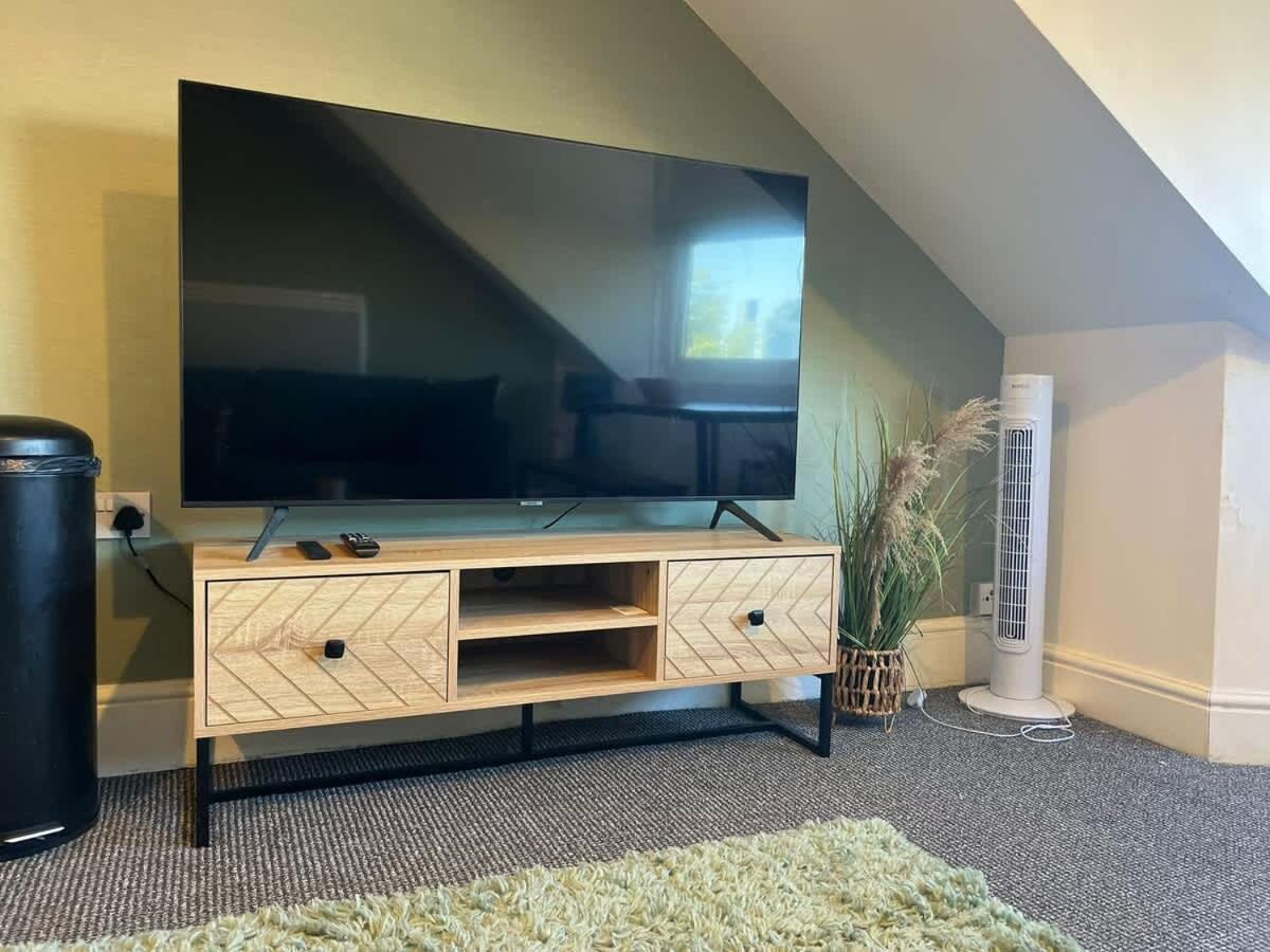 Joyful Management -Top Floor Apartment with home Feel Deco in M16