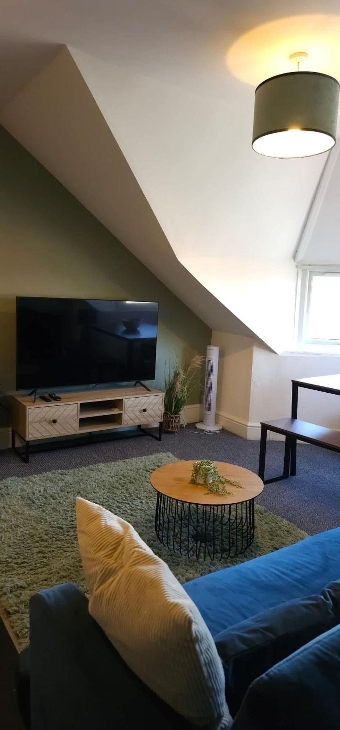 Joyful Management -Top Floor Apartment with home Feel Deco in M16