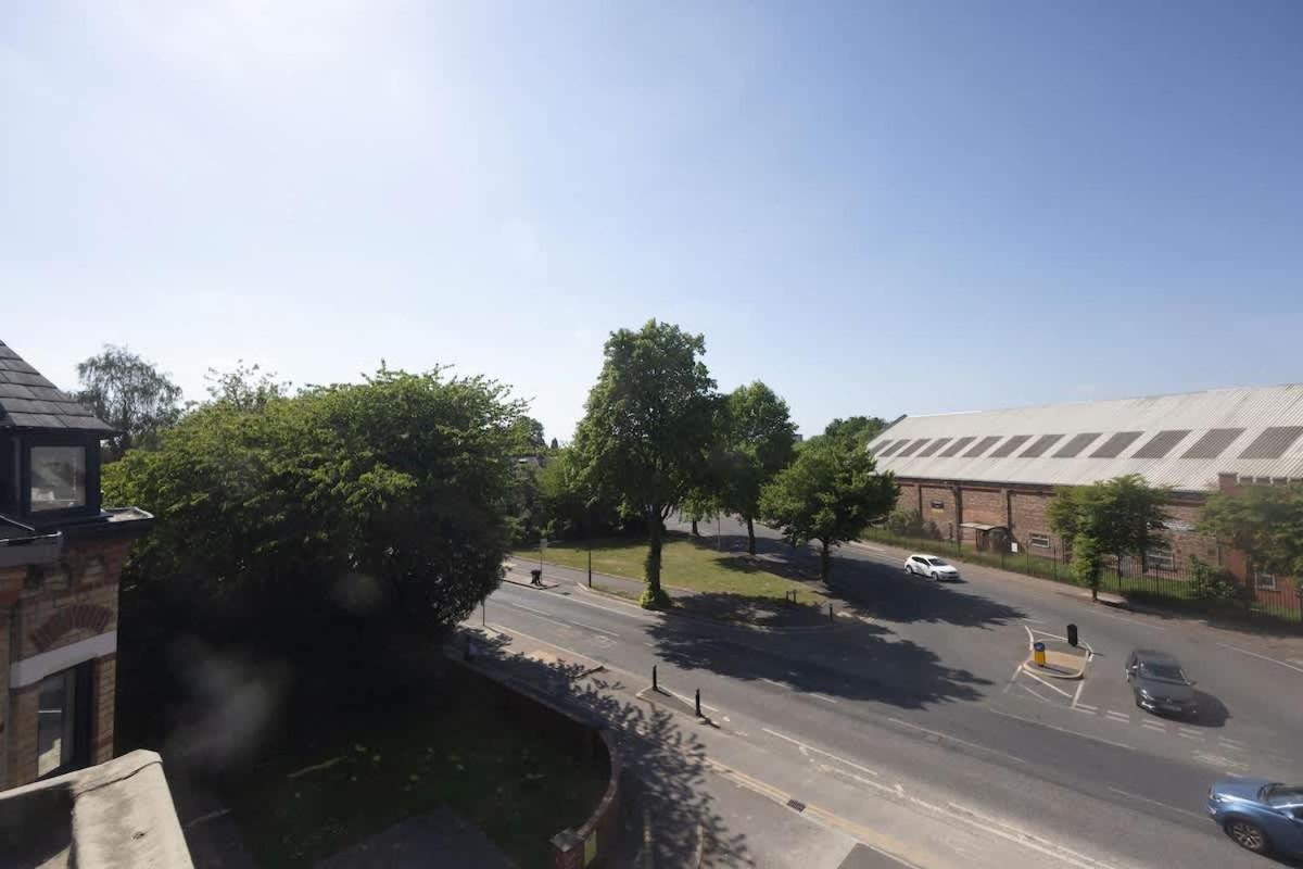 Joyful Management -Top Floor Apartment with home Feel Deco in M16