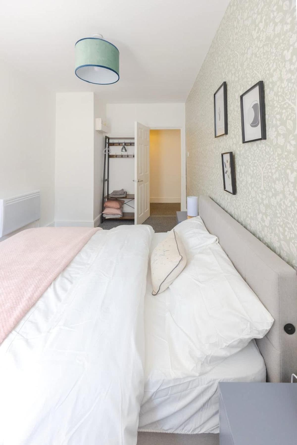 Joyful Management -Top Floor Apartment with home Feel Deco in M16
