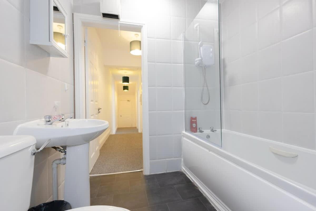 Joyful Management -Top Floor Apartment with home Feel Deco in M16