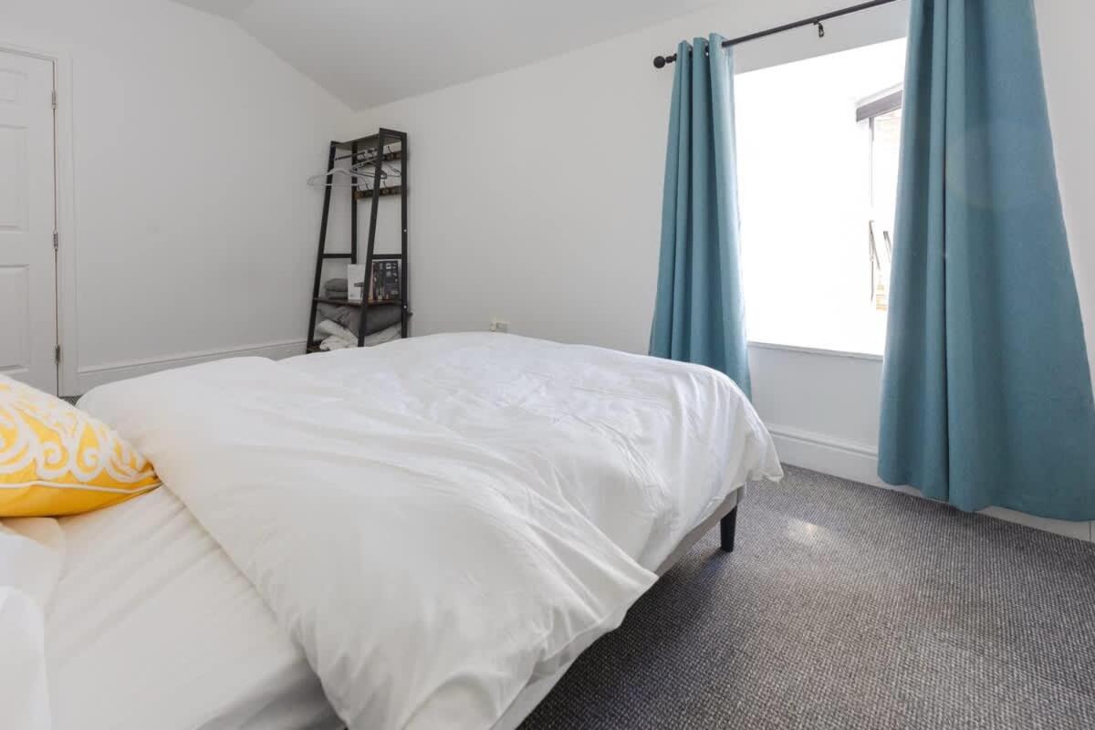 Joyful Management -Top Floor Apartment with home Feel Deco in M16