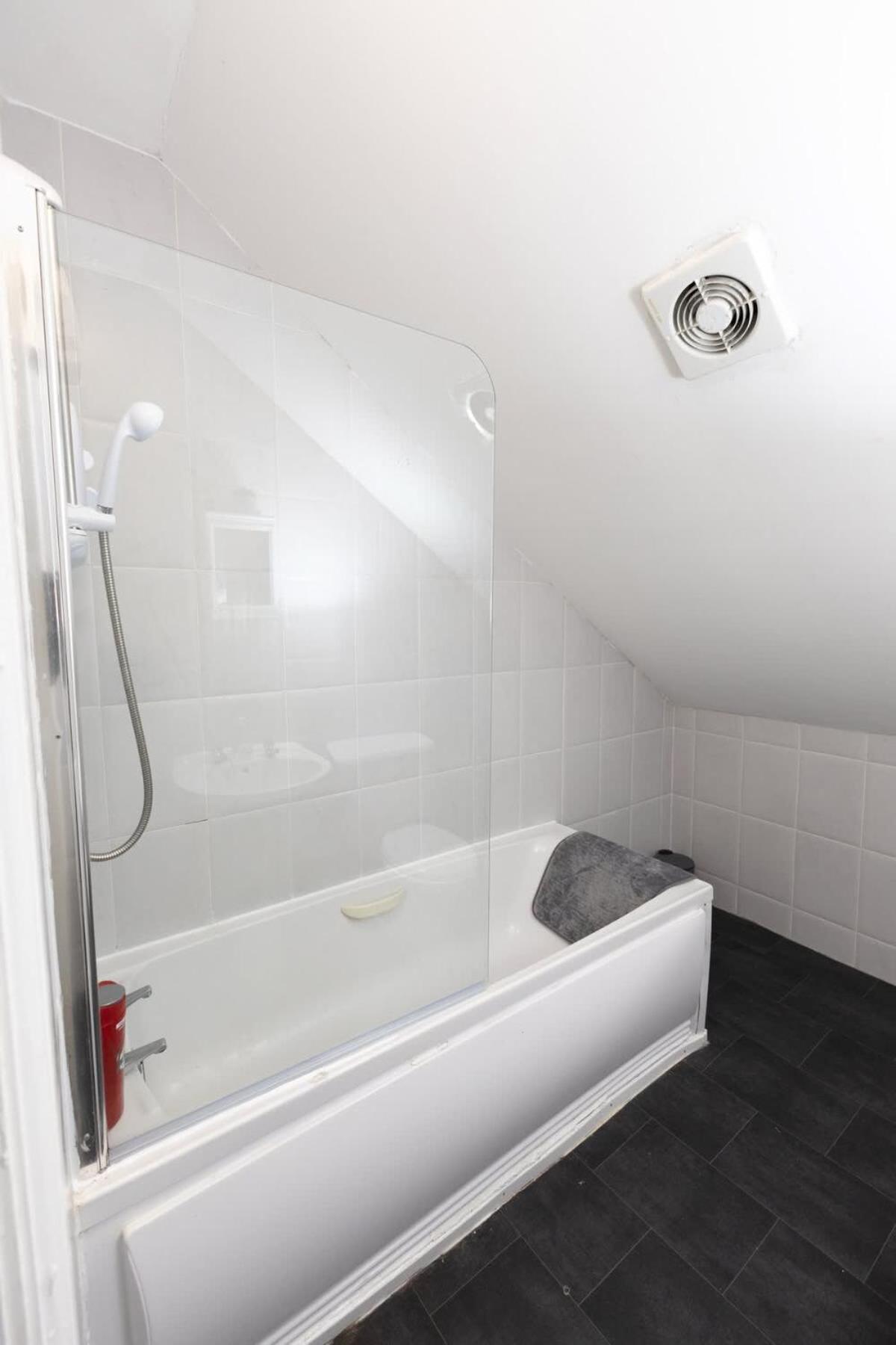 Joyful Management -Top Floor Apartment with home Feel Deco in M16