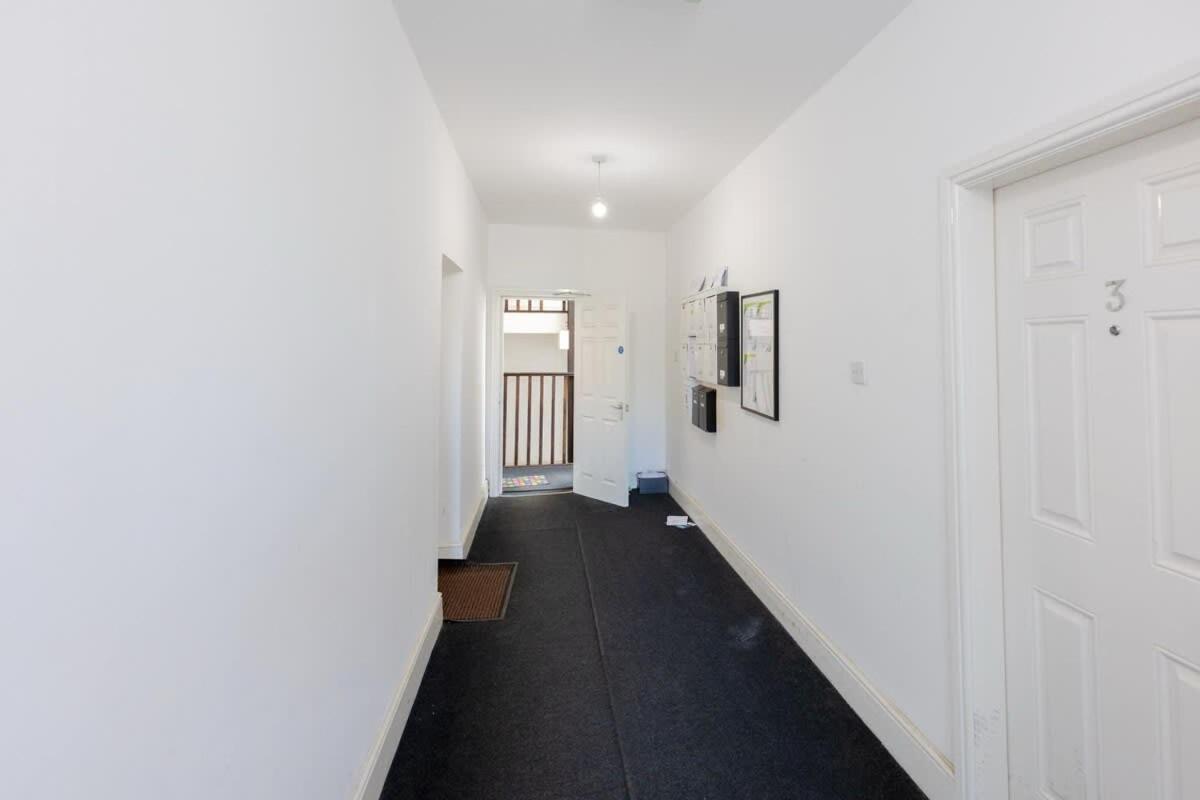 Joyful Management -Top Floor Apartment with home Feel Deco in M16