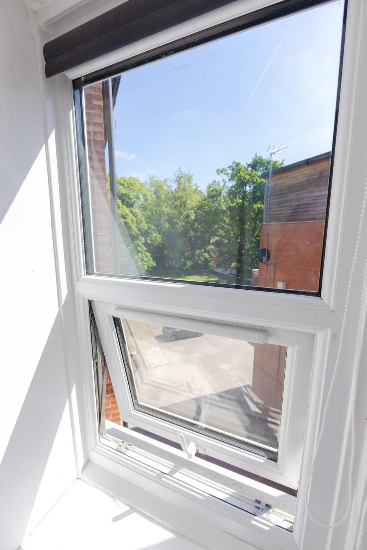 Joyful Management -Top Floor Apartment with home Feel Deco in M16
