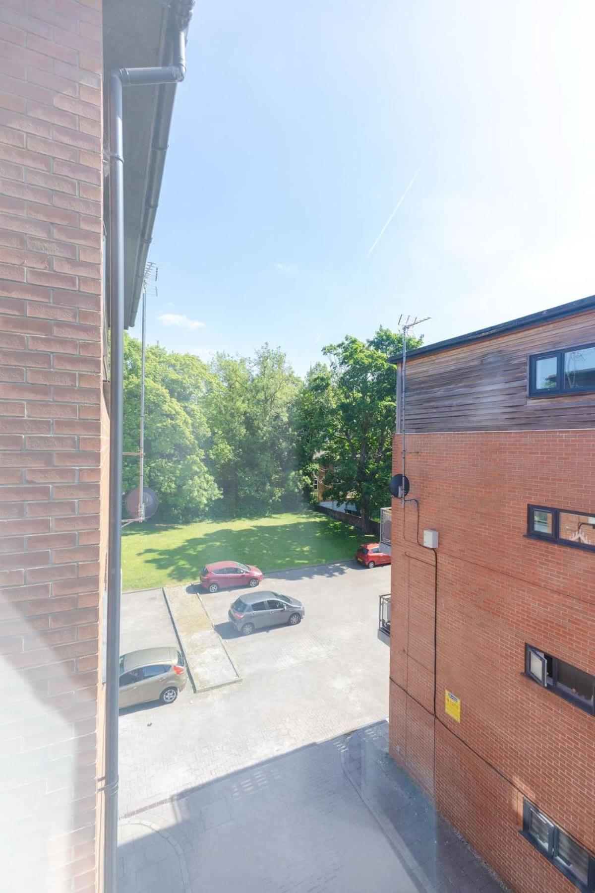 Joyful Management -Top Floor Apartment with home Feel Deco in M16