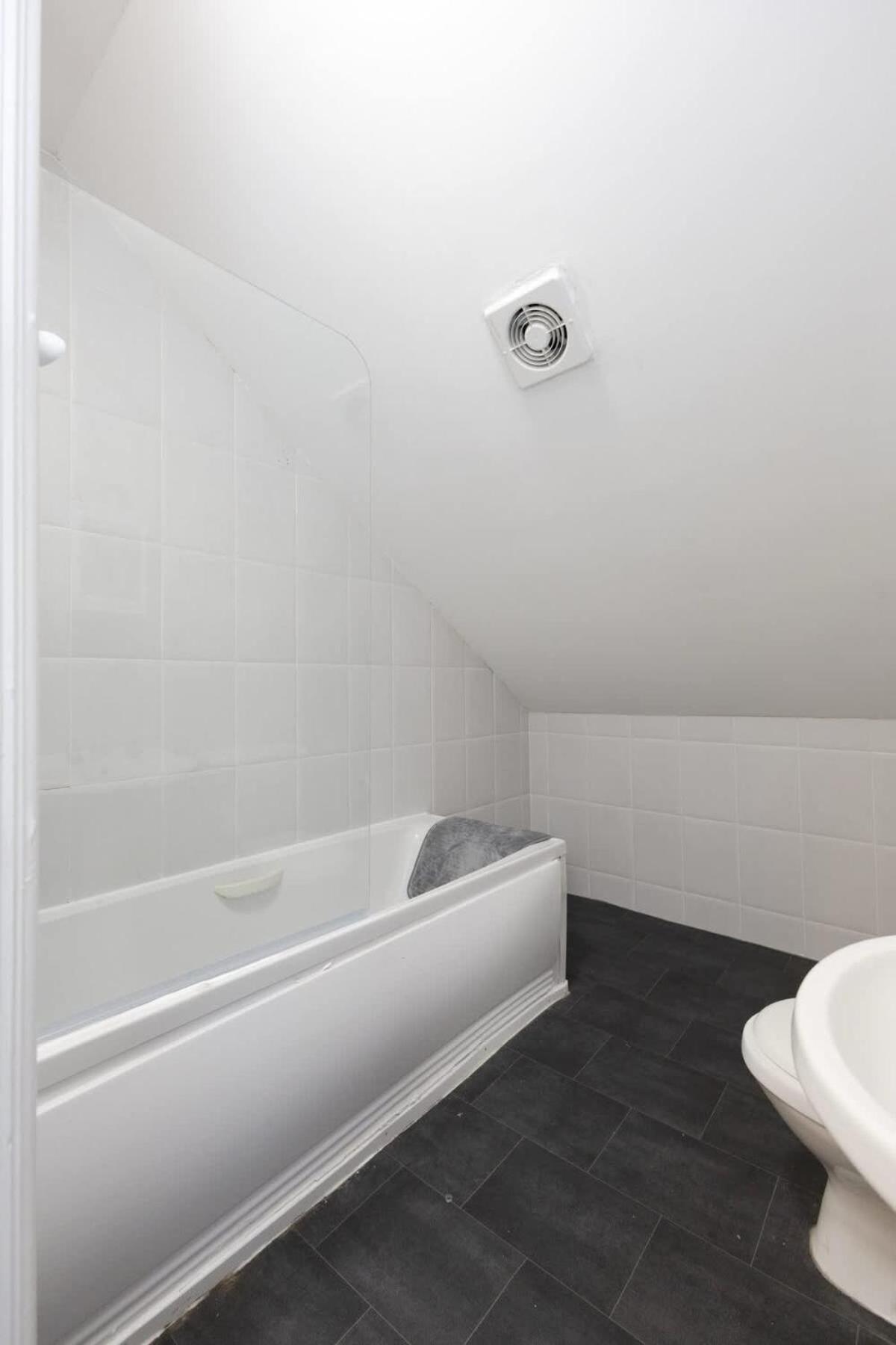 Joyful Management -Top Floor Apartment with home Feel Deco in M16