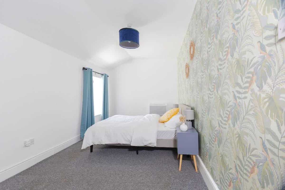 Joyful Management -Top Floor Apartment with home Feel Deco in M16