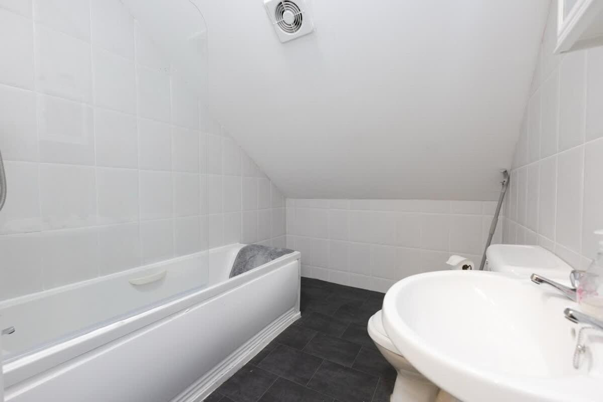Joyful Management -Top Floor Apartment with home Feel Deco in M16