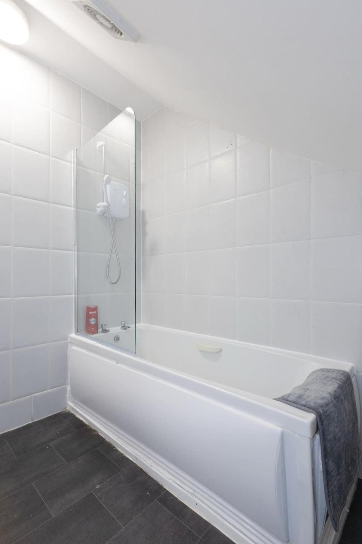 Joyful Management -Top Floor Apartment with home Feel Deco in M16