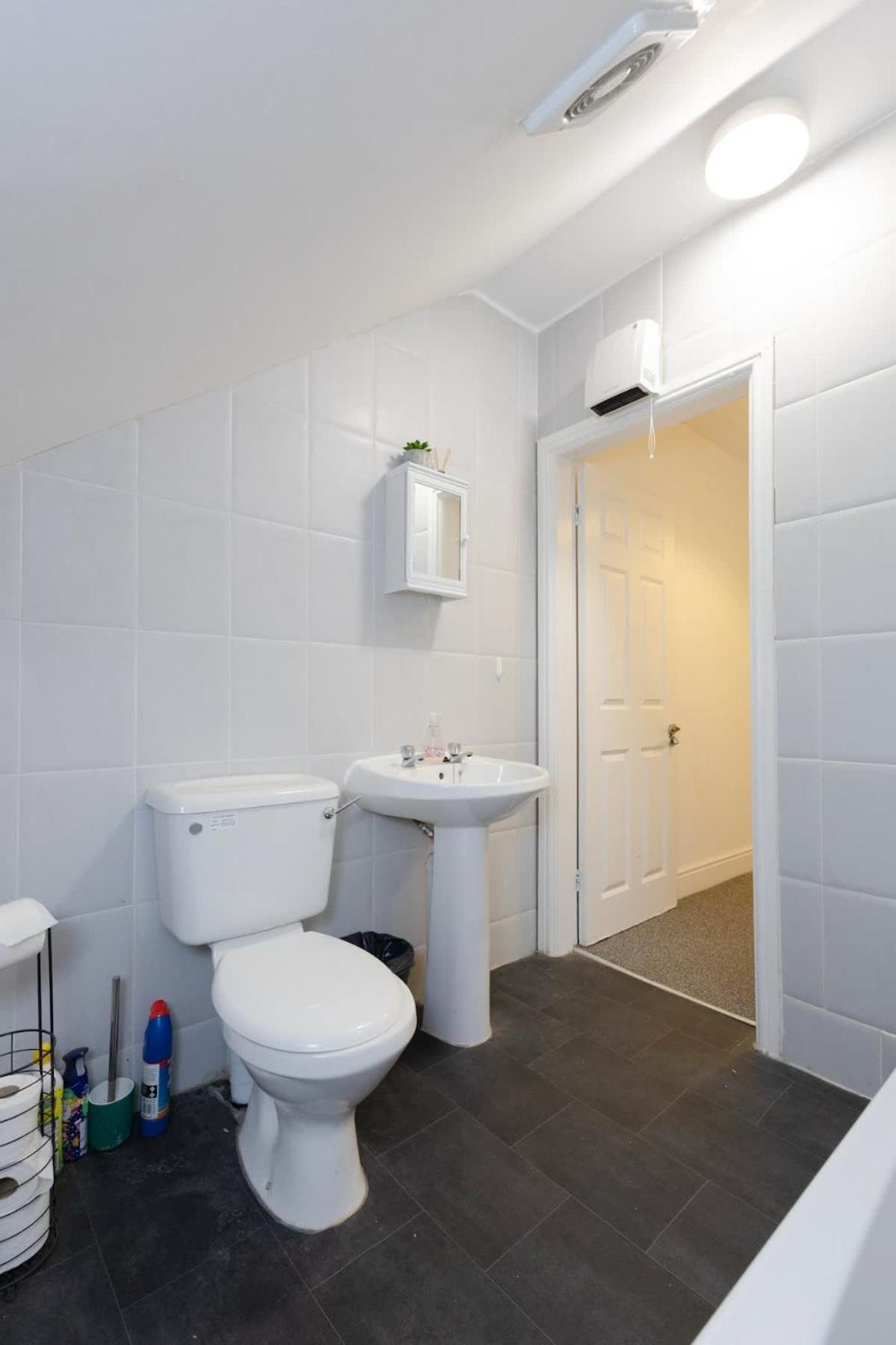 Joyful Management -Top Floor Apartment with home Feel Deco in M16