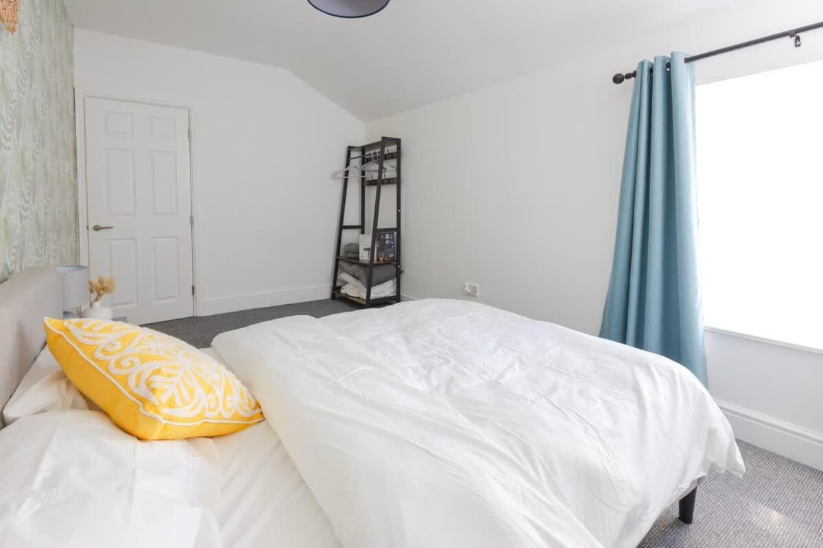 Joyful Management -Top Floor Apartment with home Feel Deco in M16