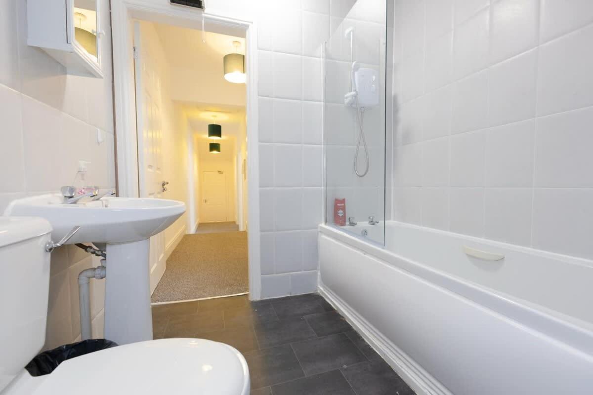 Joyful Management -Top Floor Apartment with home Feel Deco in M16